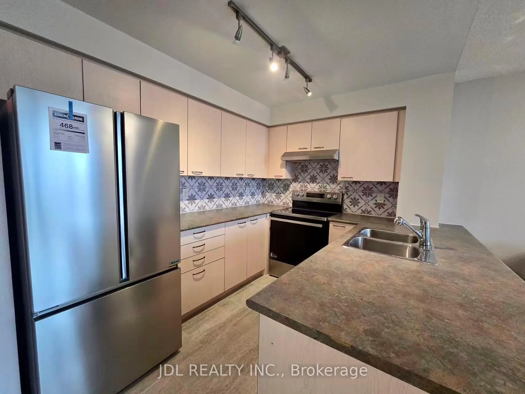 Photo 6 of Unit 501, 62 Suncrest Boulevard, Markham, Commerce Valley — HOMEH