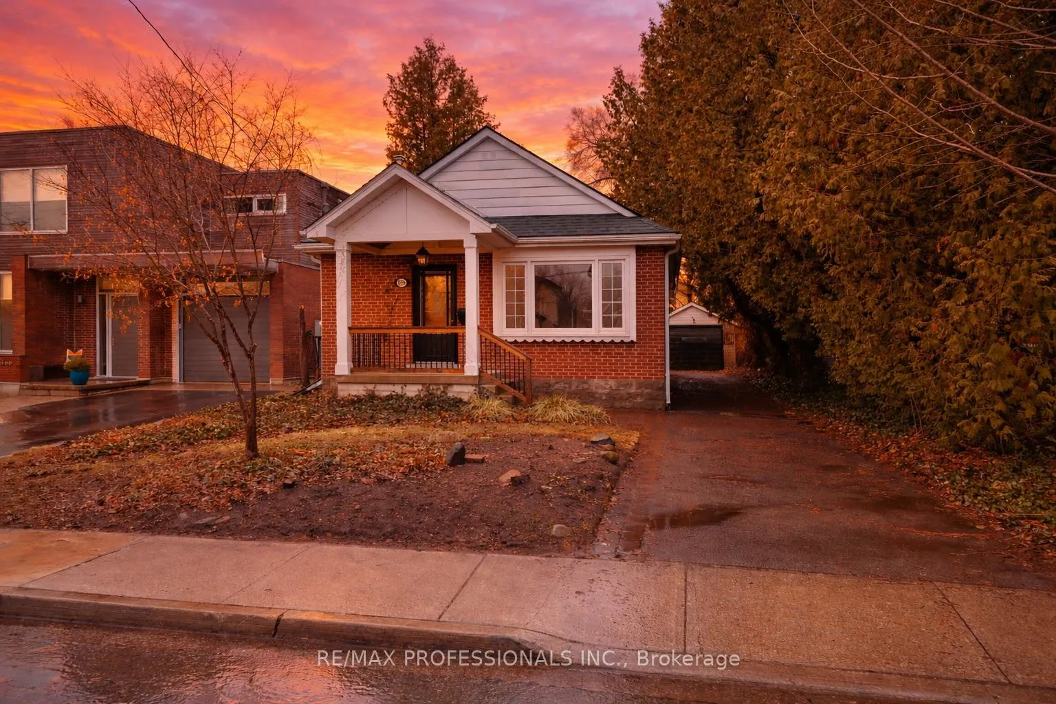 Photo 1 of 370 Delaware Avenue, Burlington, Brant — HOMEH