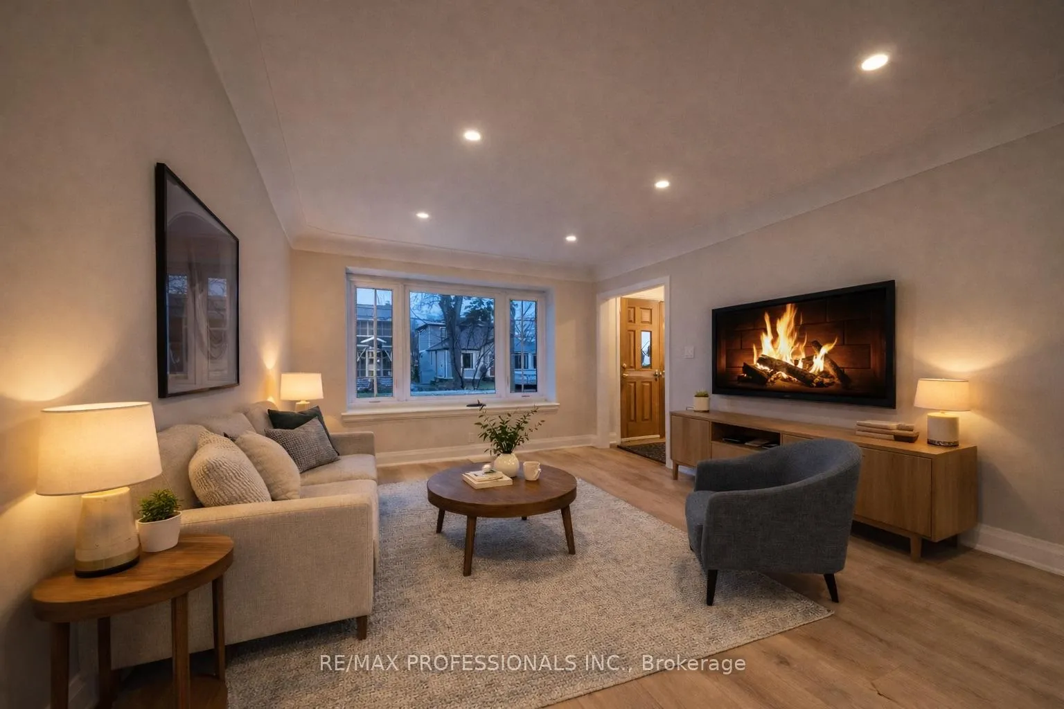 Photo 7 of 370 Delaware Avenue, Burlington, Brant — HOMEH