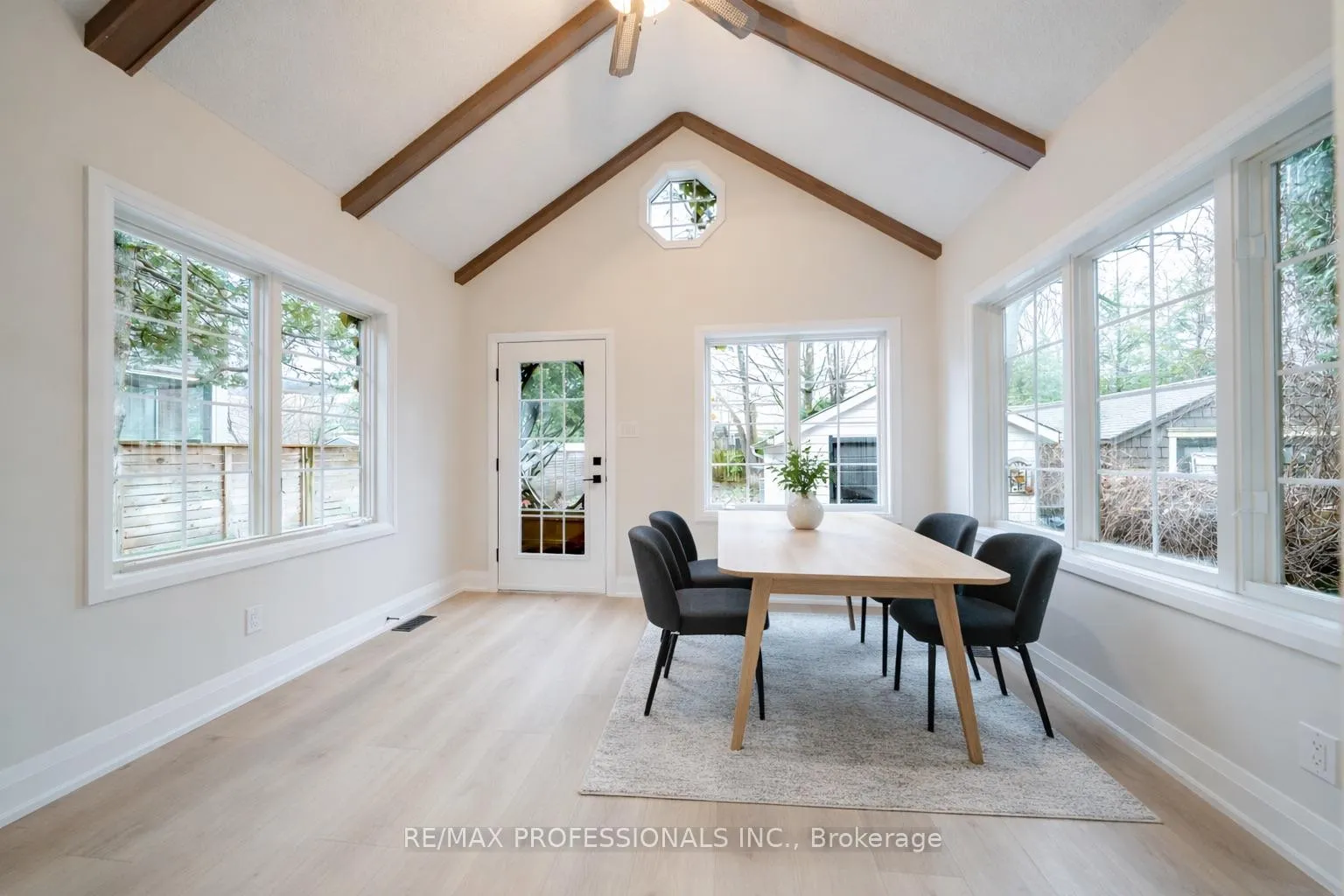 Photo 15 of 370 Delaware Avenue, Burlington, Brant — HOMEH