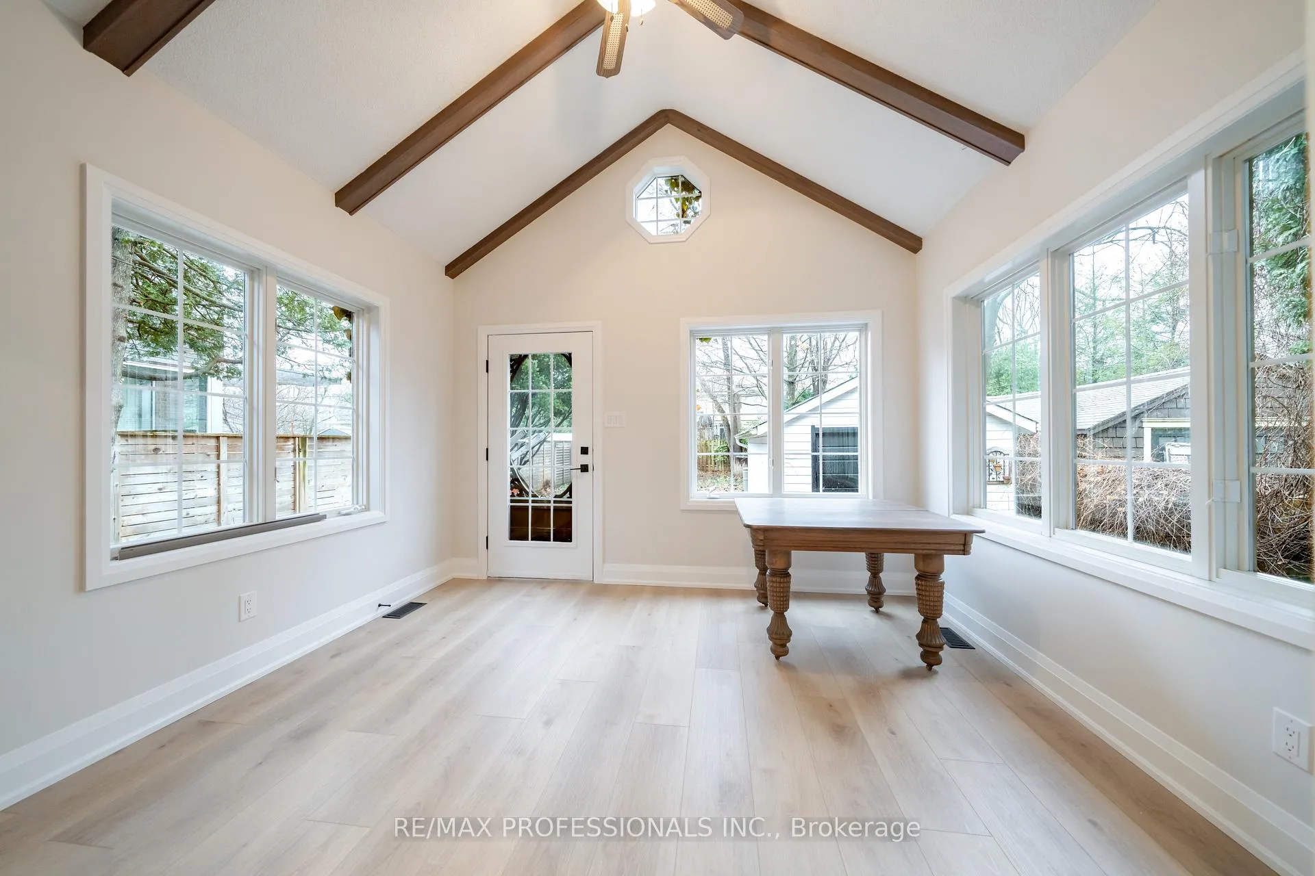 Photo 16 of 370 Delaware Avenue, Burlington, Brant — HOMEH
