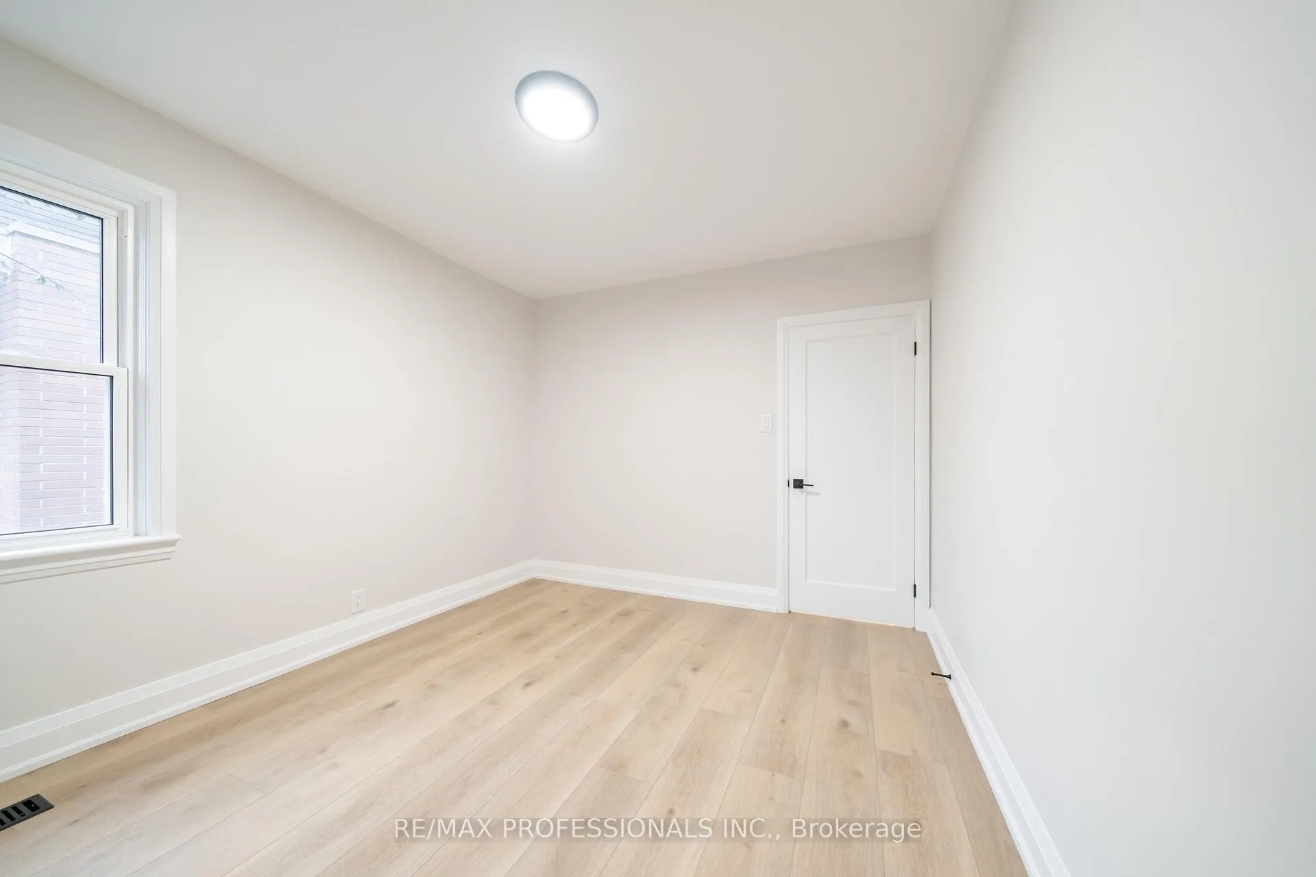 Photo 22 of 370 Delaware Avenue, Burlington, Brant — HOMEH