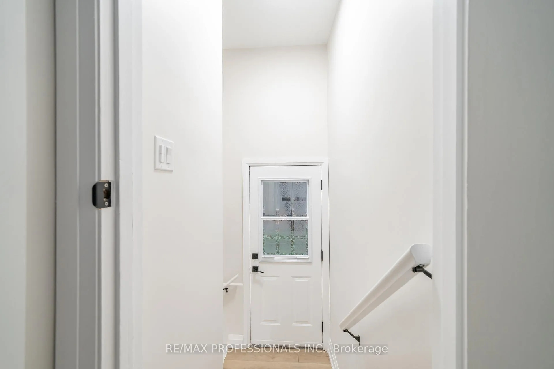 Photo 25 of 370 Delaware Avenue, Burlington, Brant — HOMEH