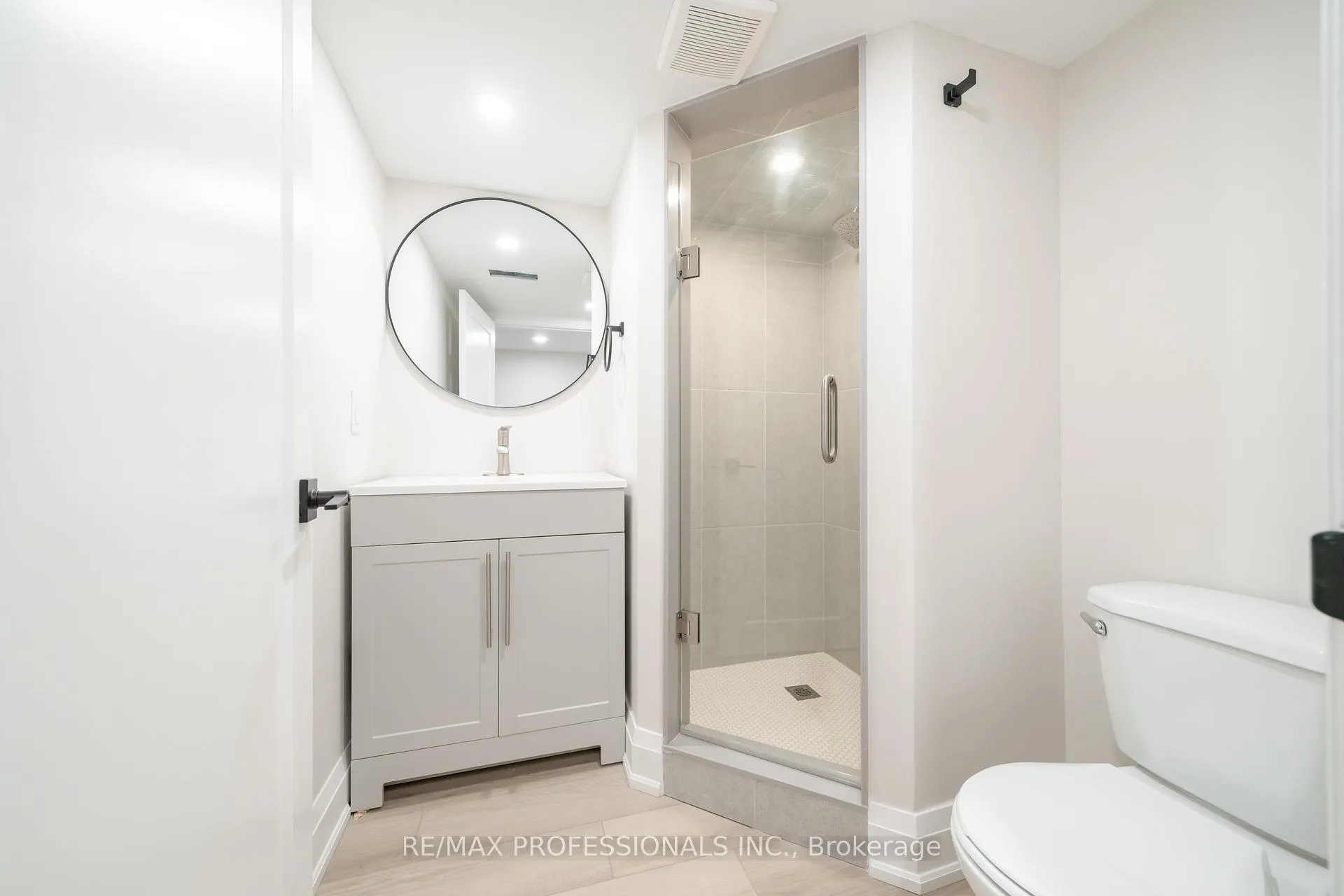 Photo 26 of 370 Delaware Avenue, Burlington, Brant — HOMEH