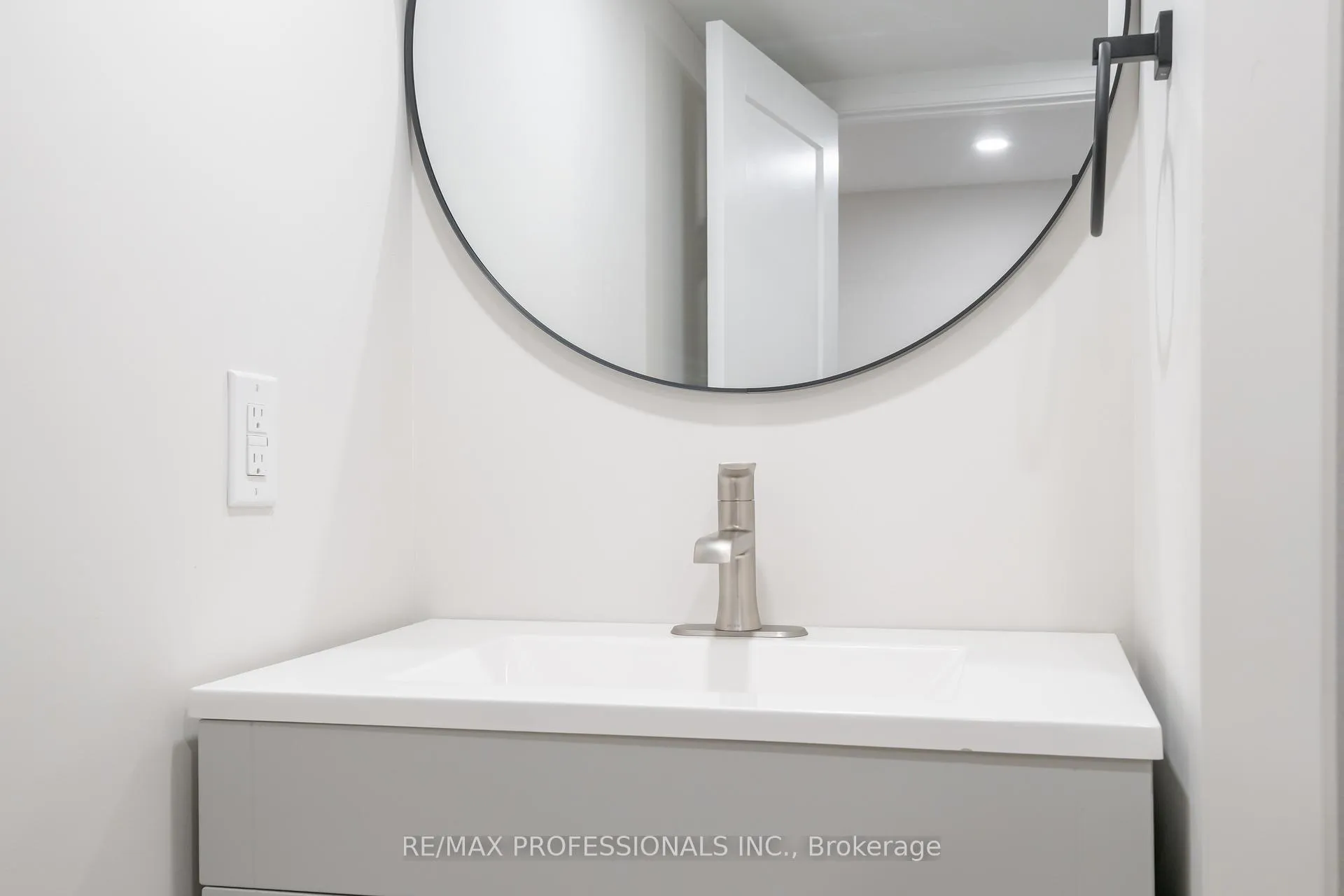 Photo 27 of 370 Delaware Avenue, Burlington, Brant — HOMEH