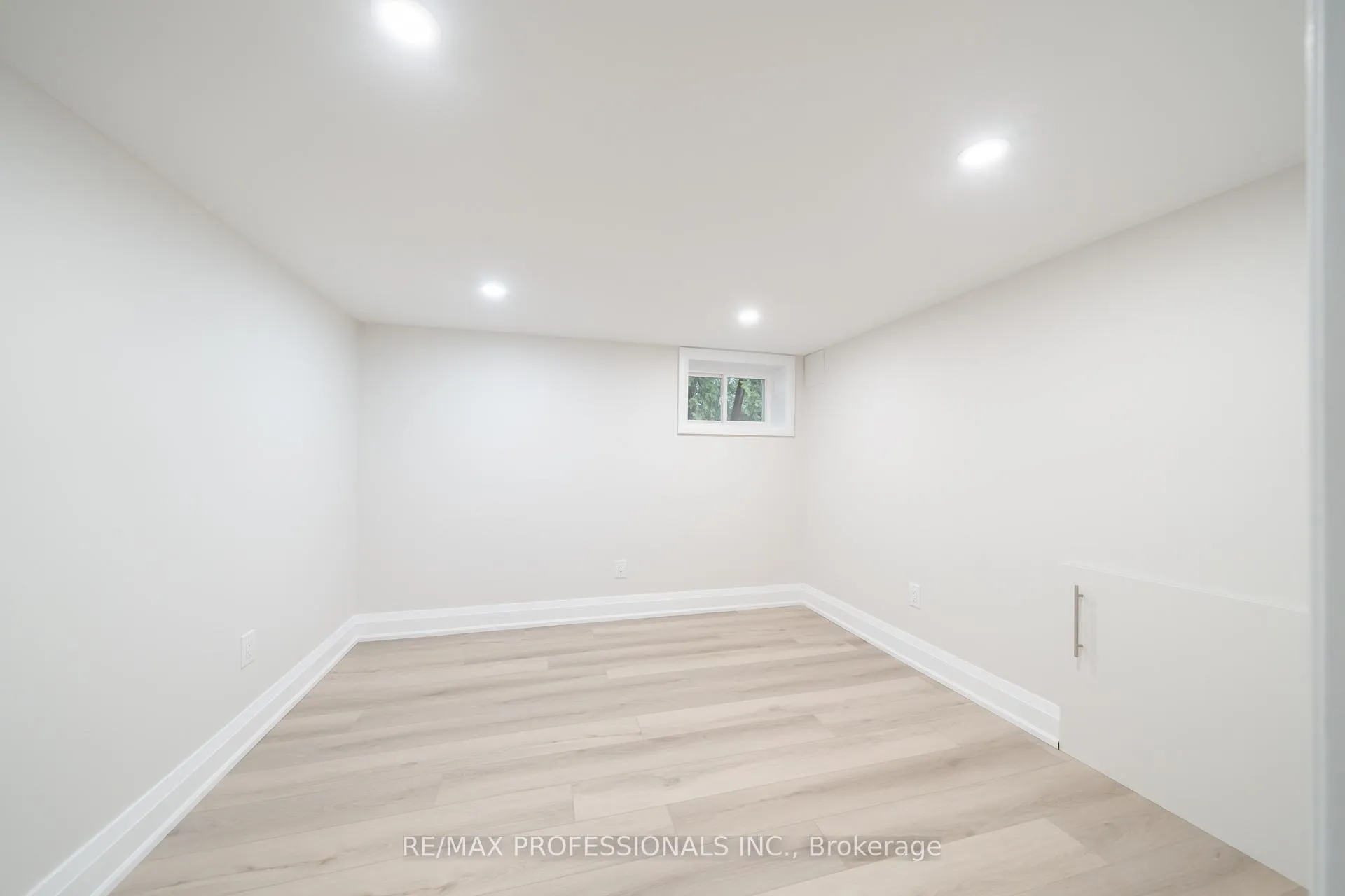 Photo 31 of 370 Delaware Avenue, Burlington, Brant — HOMEH