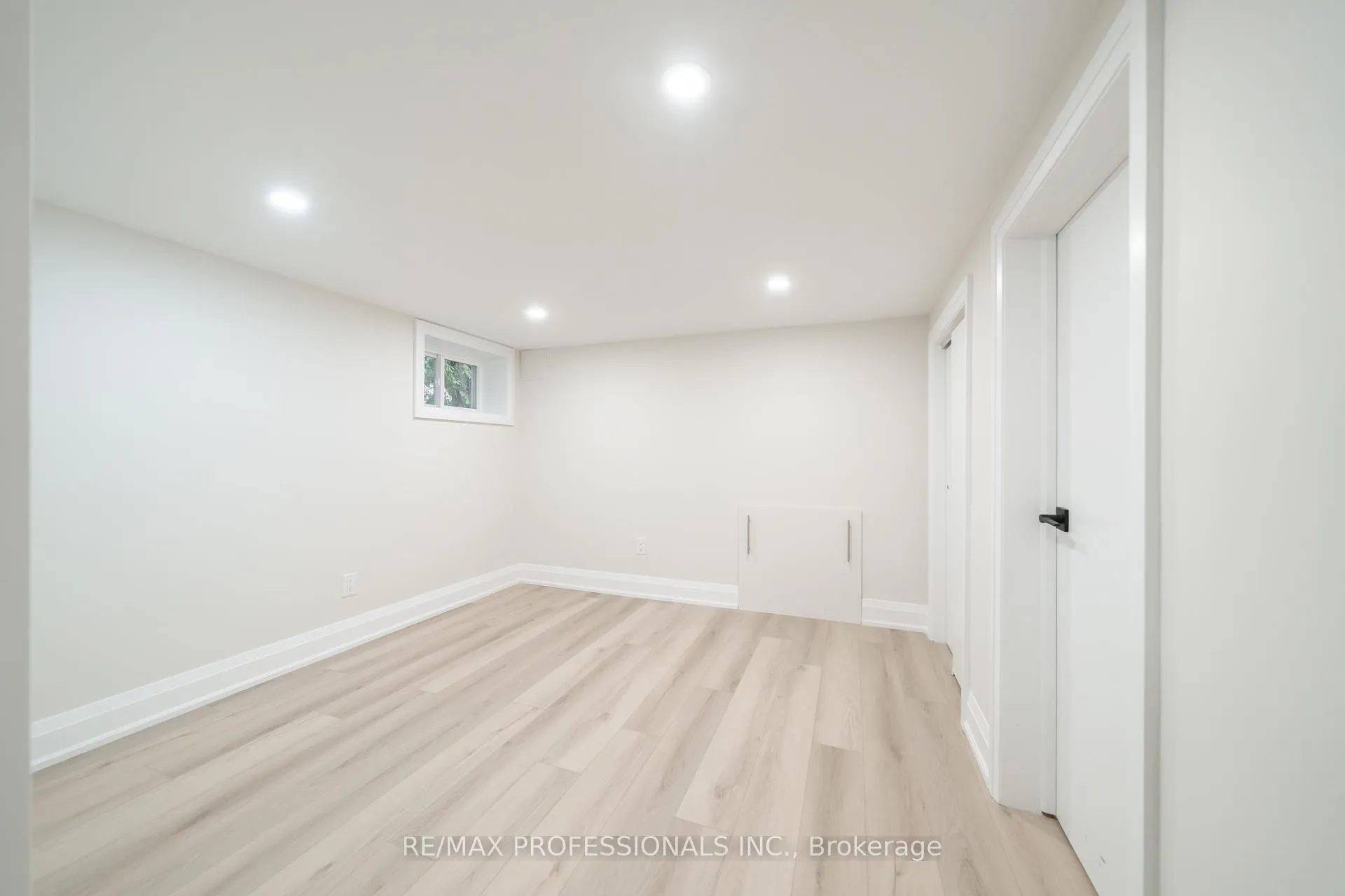 Photo 32 of 370 Delaware Avenue, Burlington, Brant — HOMEH