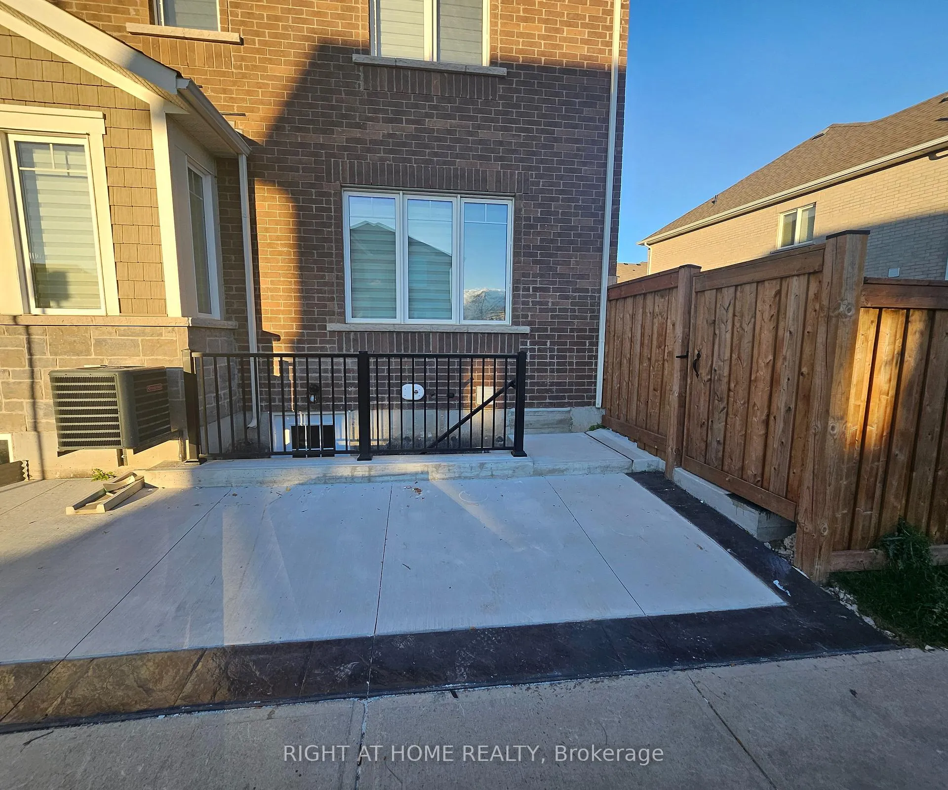 Photo 2 of Unit Lower, 852 Aspen Terrace, Milton, Cobban — HOMEH