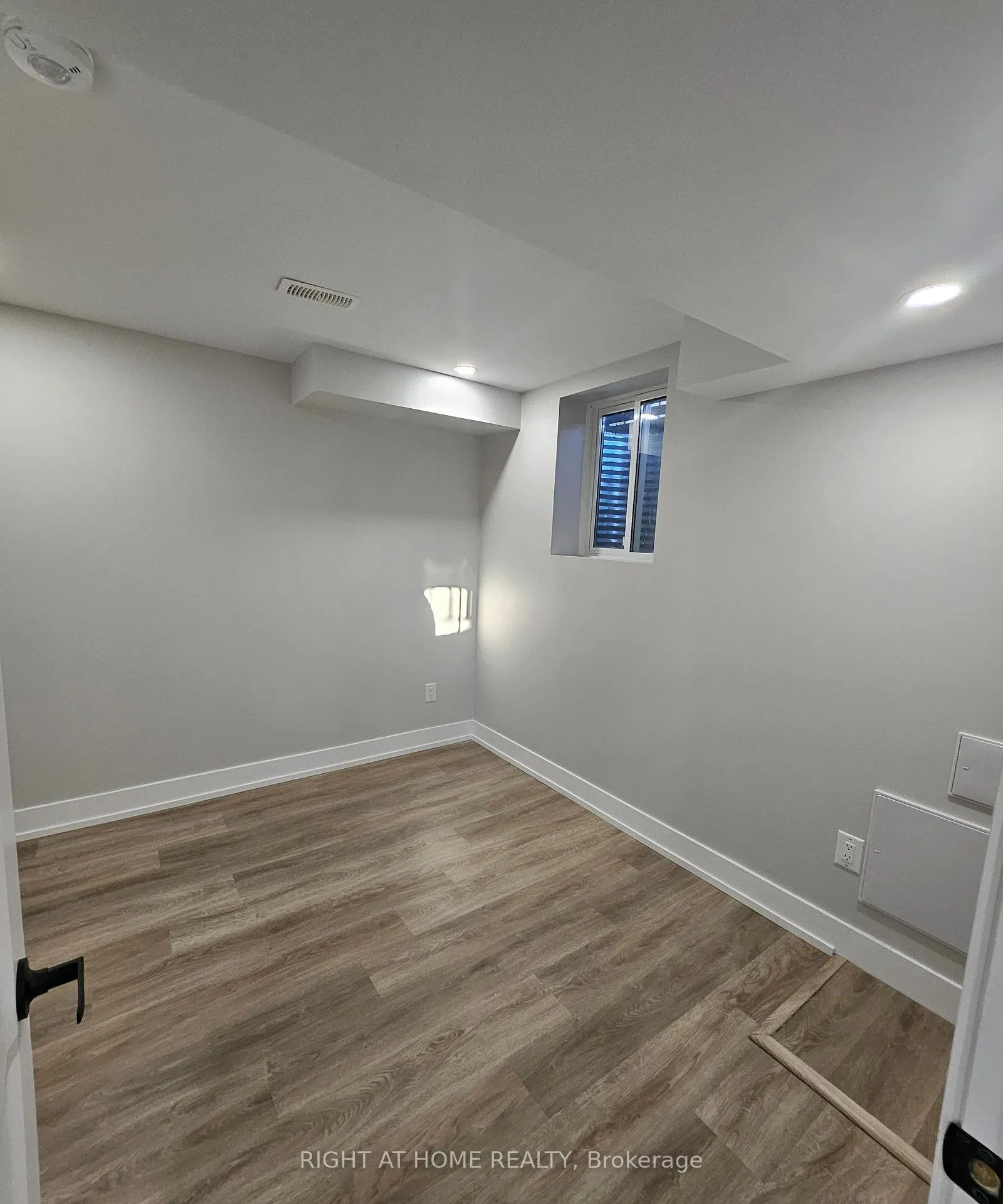Photo 7 of Unit Lower, 852 Aspen Terrace, Milton, Cobban — HOMEH