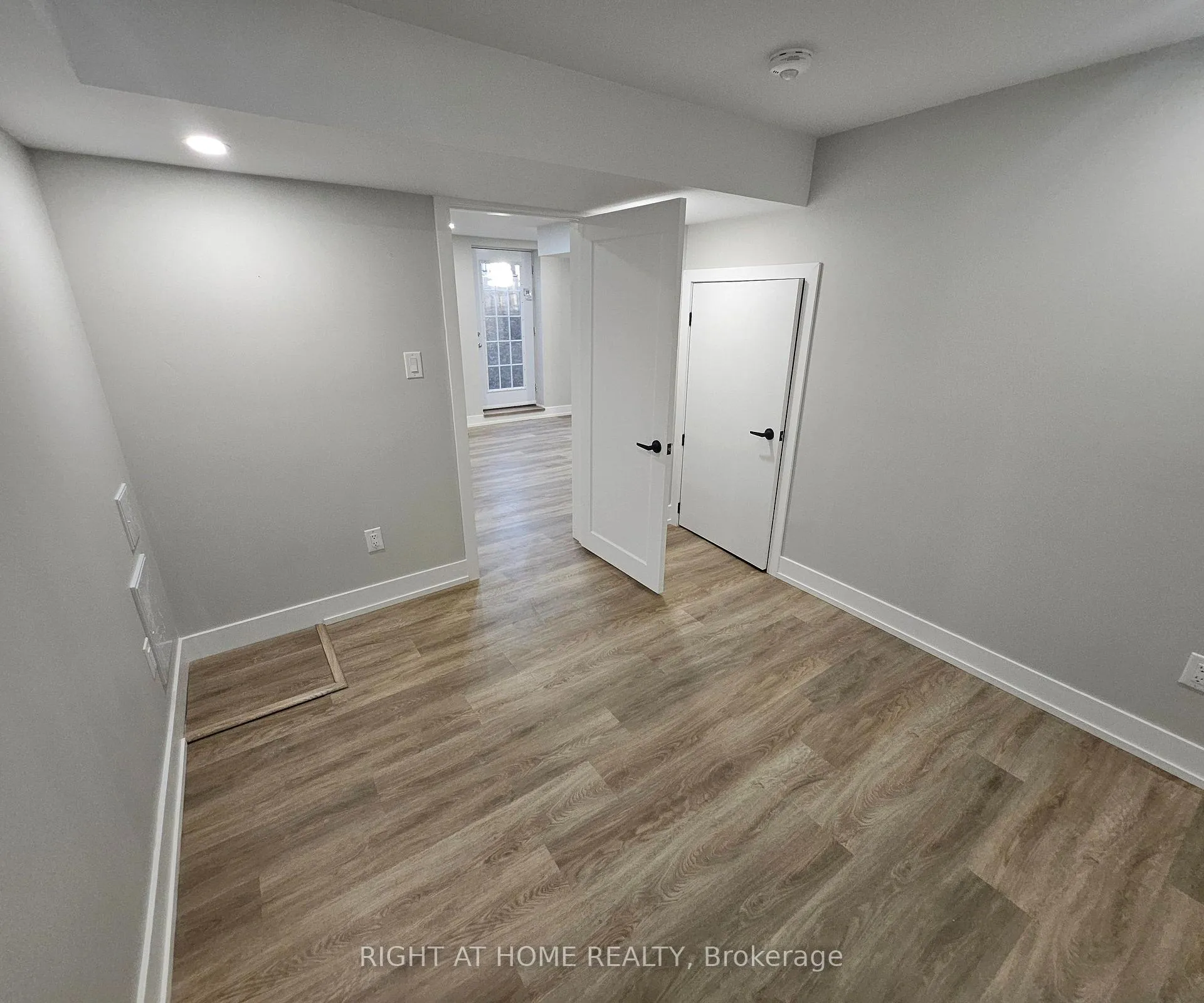 Photo 8 of Unit Lower, 852 Aspen Terrace, Milton, Cobban — HOMEH