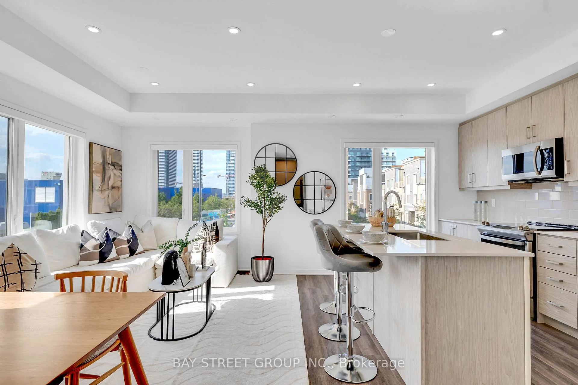 Photo 2 of Unit 268, 150 Honeycrisp Crescent, Vaughan, Vaughan Corporate Centre — HOMEH