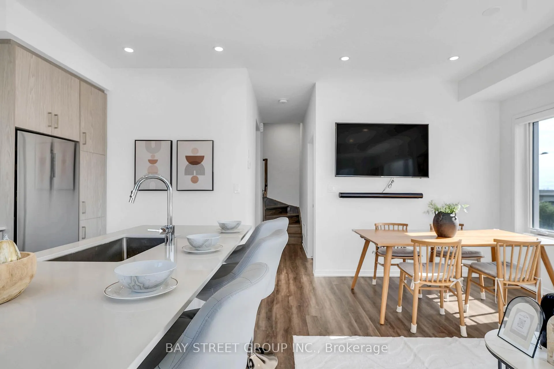 Photo 3 of Unit 268, 150 Honeycrisp Crescent, Vaughan, Vaughan Corporate Centre — HOMEH