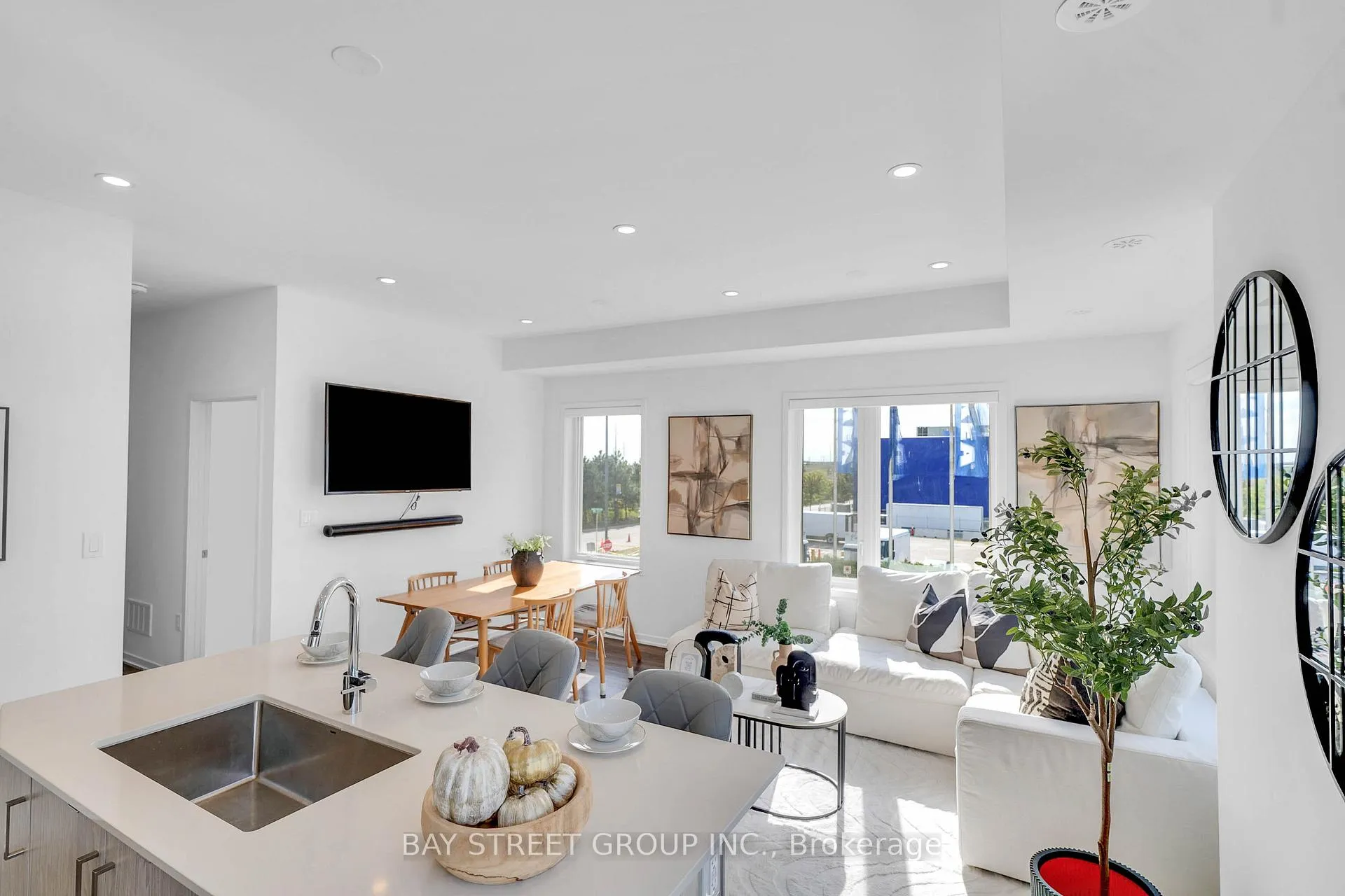 Photo 4 of Unit 268, 150 Honeycrisp Crescent, Vaughan, Vaughan Corporate Centre — HOMEH
