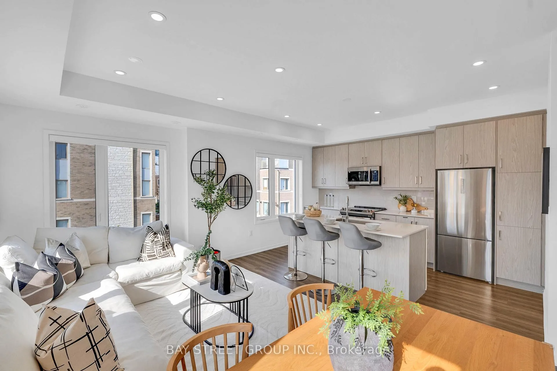 Photo 5 of Unit 268, 150 Honeycrisp Crescent, Vaughan, Vaughan Corporate Centre — HOMEH