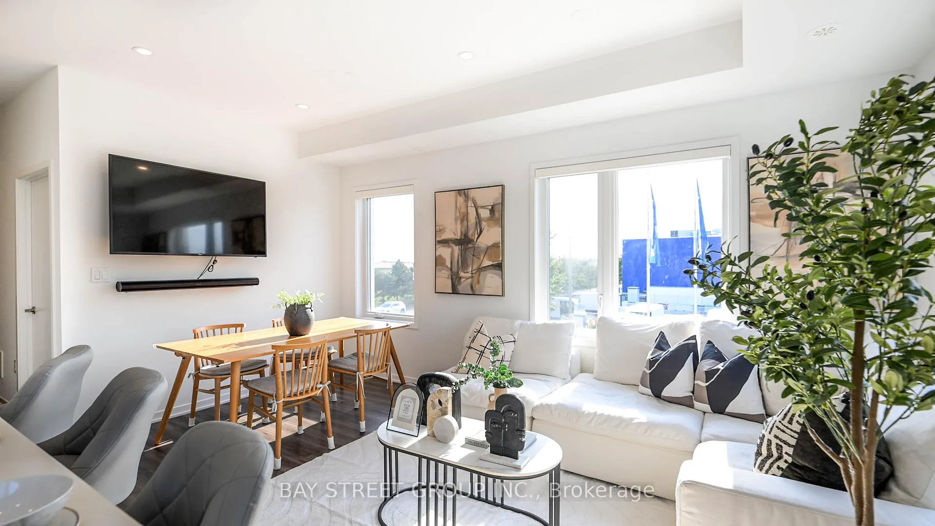 Photo 6 of Unit 268, 150 Honeycrisp Crescent, Vaughan, Vaughan Corporate Centre — HOMEH