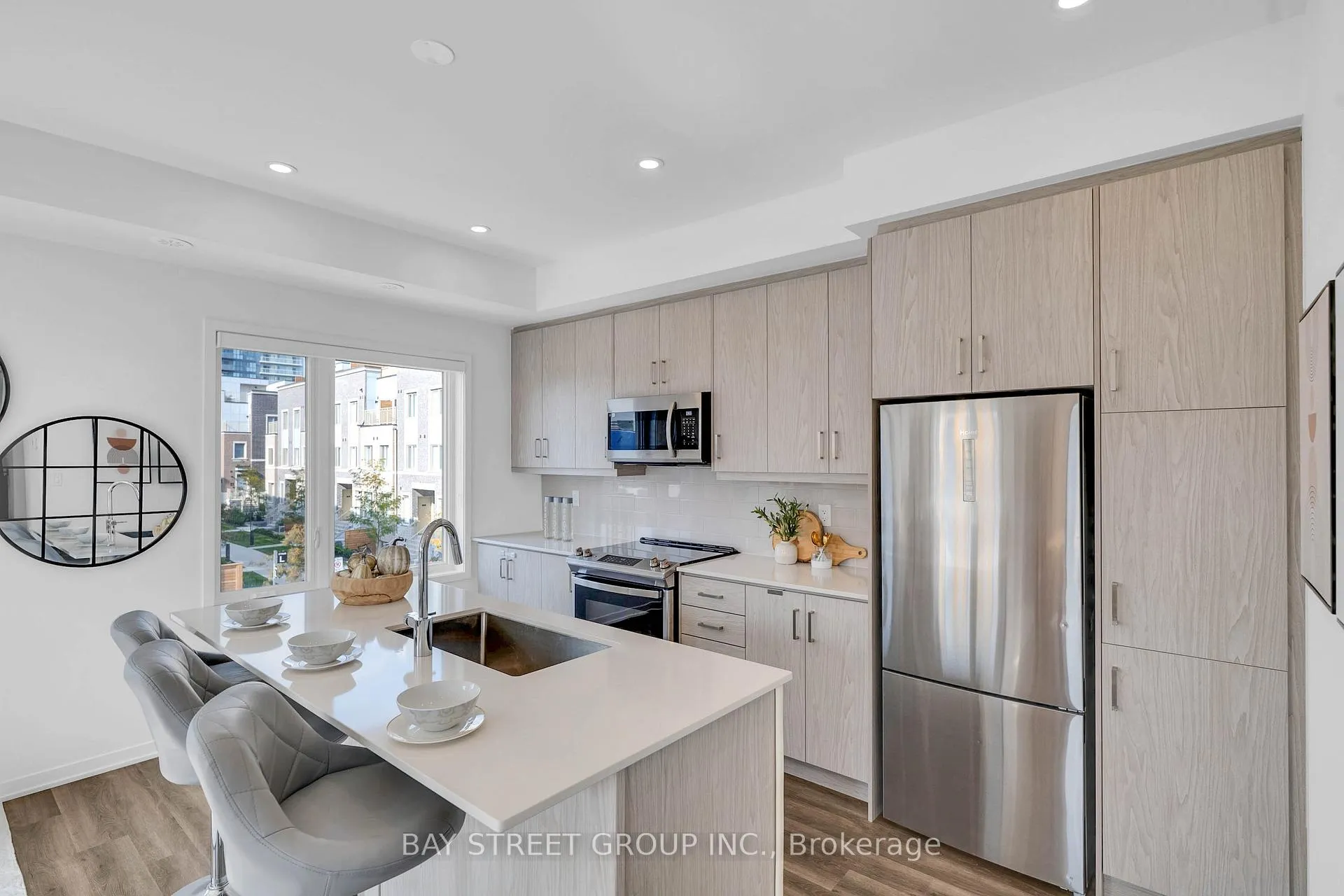 Photo 7 of Unit 268, 150 Honeycrisp Crescent, Vaughan, Vaughan Corporate Centre — HOMEH