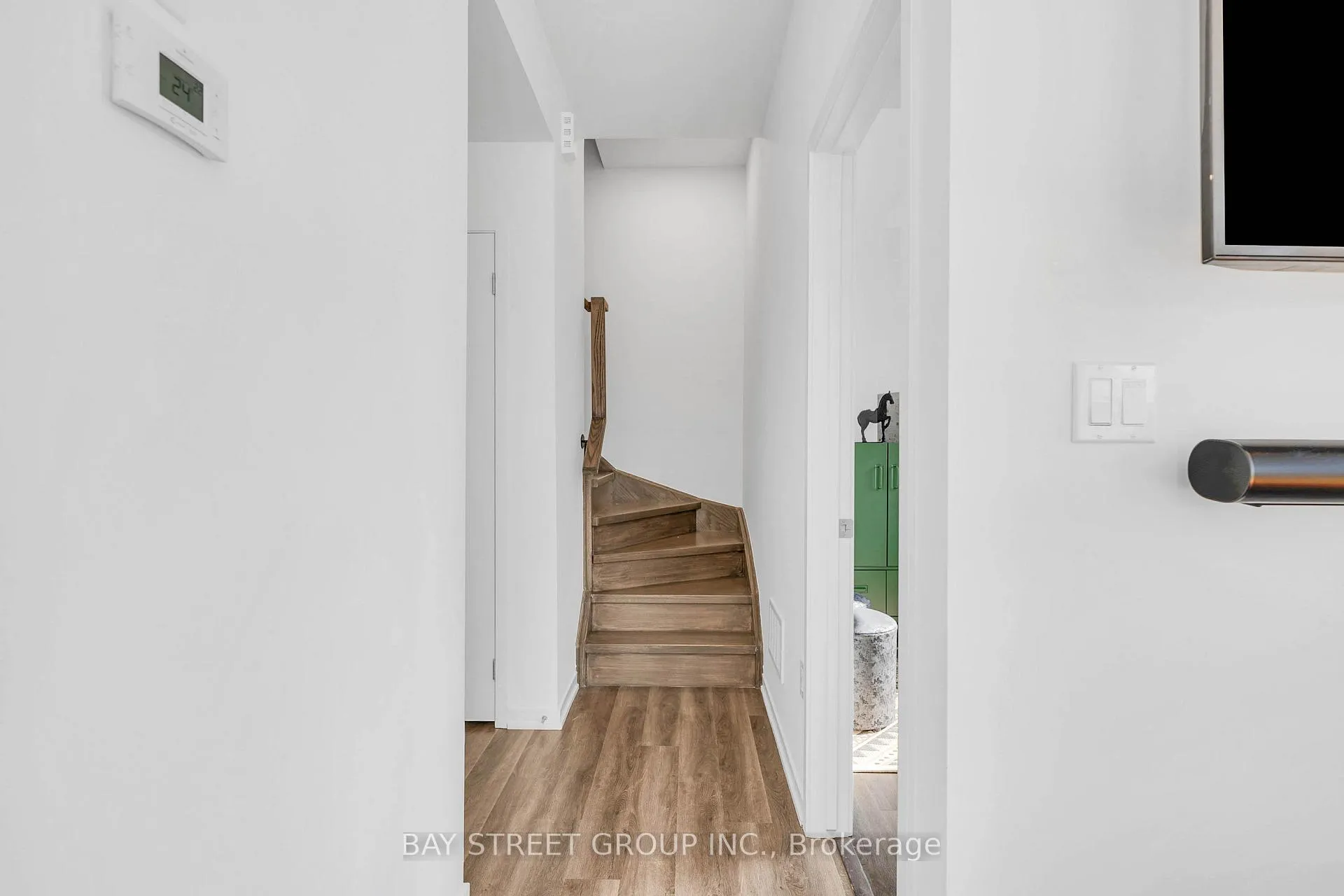 Photo 12 of Unit 268, 150 Honeycrisp Crescent, Vaughan, Vaughan Corporate Centre — HOMEH
