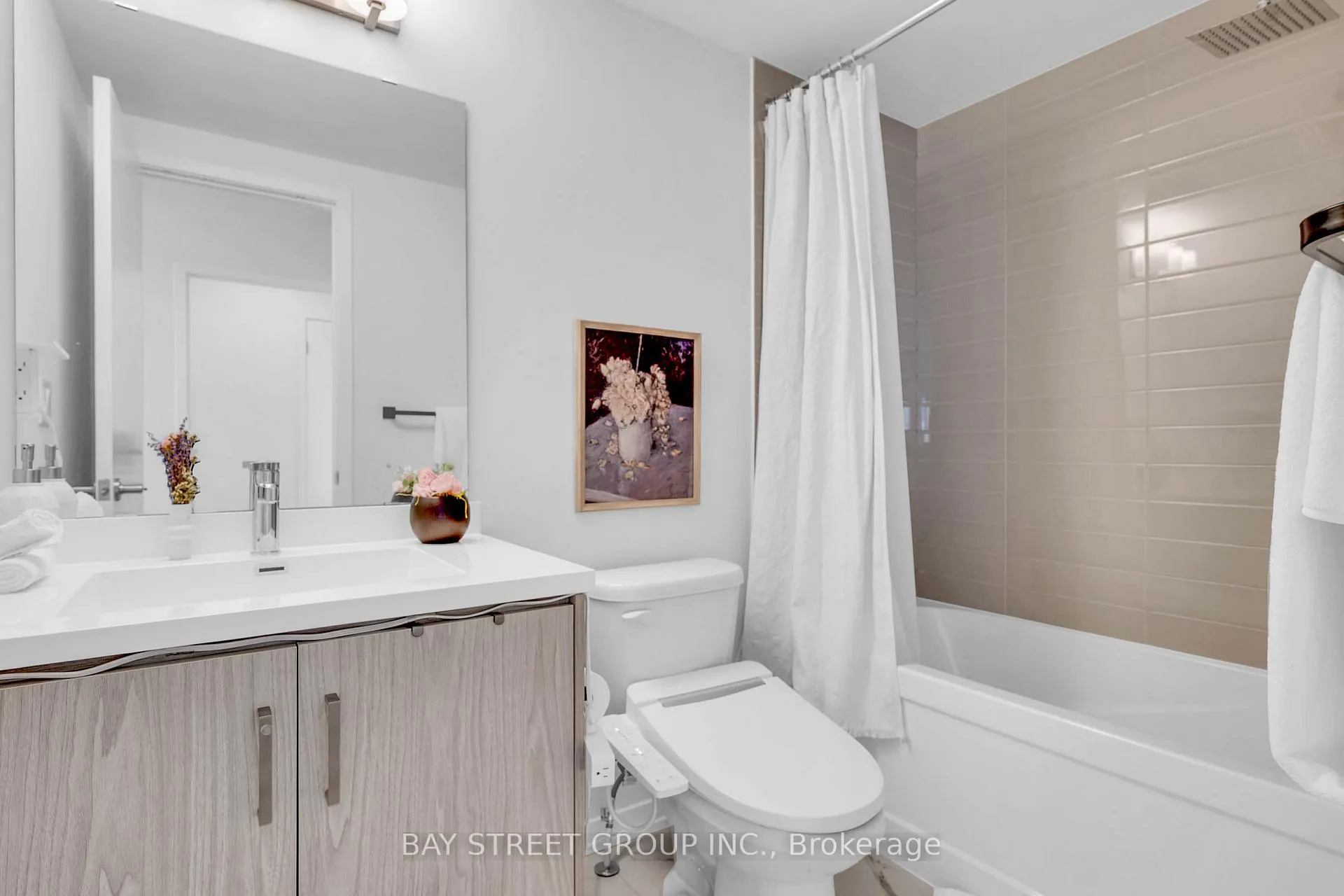 Photo 17 of Unit 268, 150 Honeycrisp Crescent, Vaughan, Vaughan Corporate Centre — HOMEH