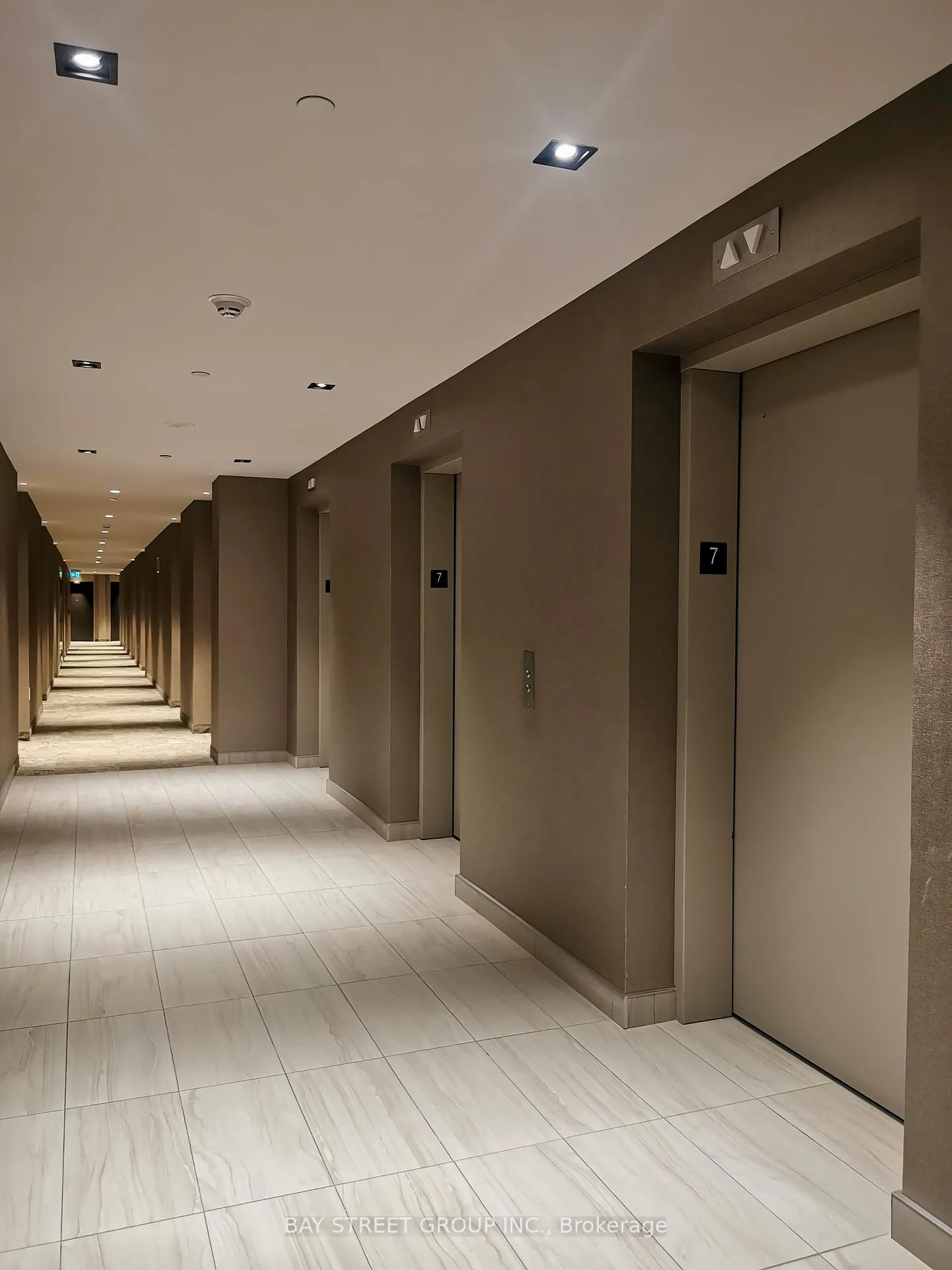 Photo 4 of Unit 701, 10 Honeycrisp Crescent, Vaughan, Vaughan Corporate Centre — HOMEH