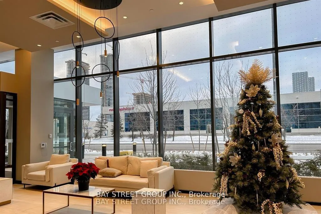 Photo 5 of Unit 701, 10 Honeycrisp Crescent, Vaughan, Vaughan Corporate Centre — HOMEH