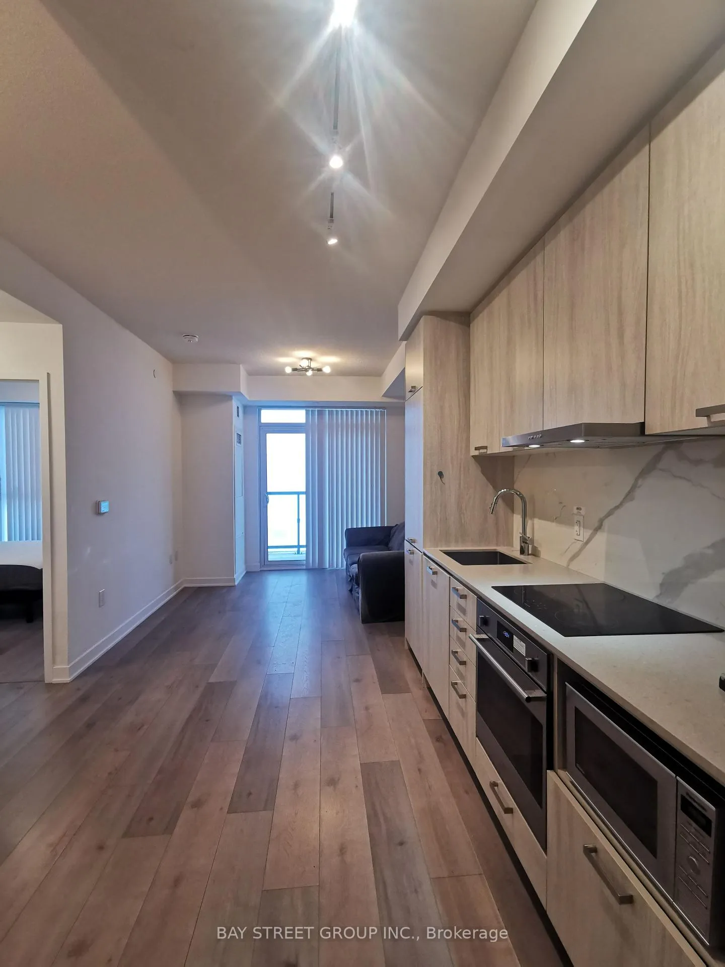 Photo 6 of Unit 701, 10 Honeycrisp Crescent, Vaughan, Vaughan Corporate Centre — HOMEH