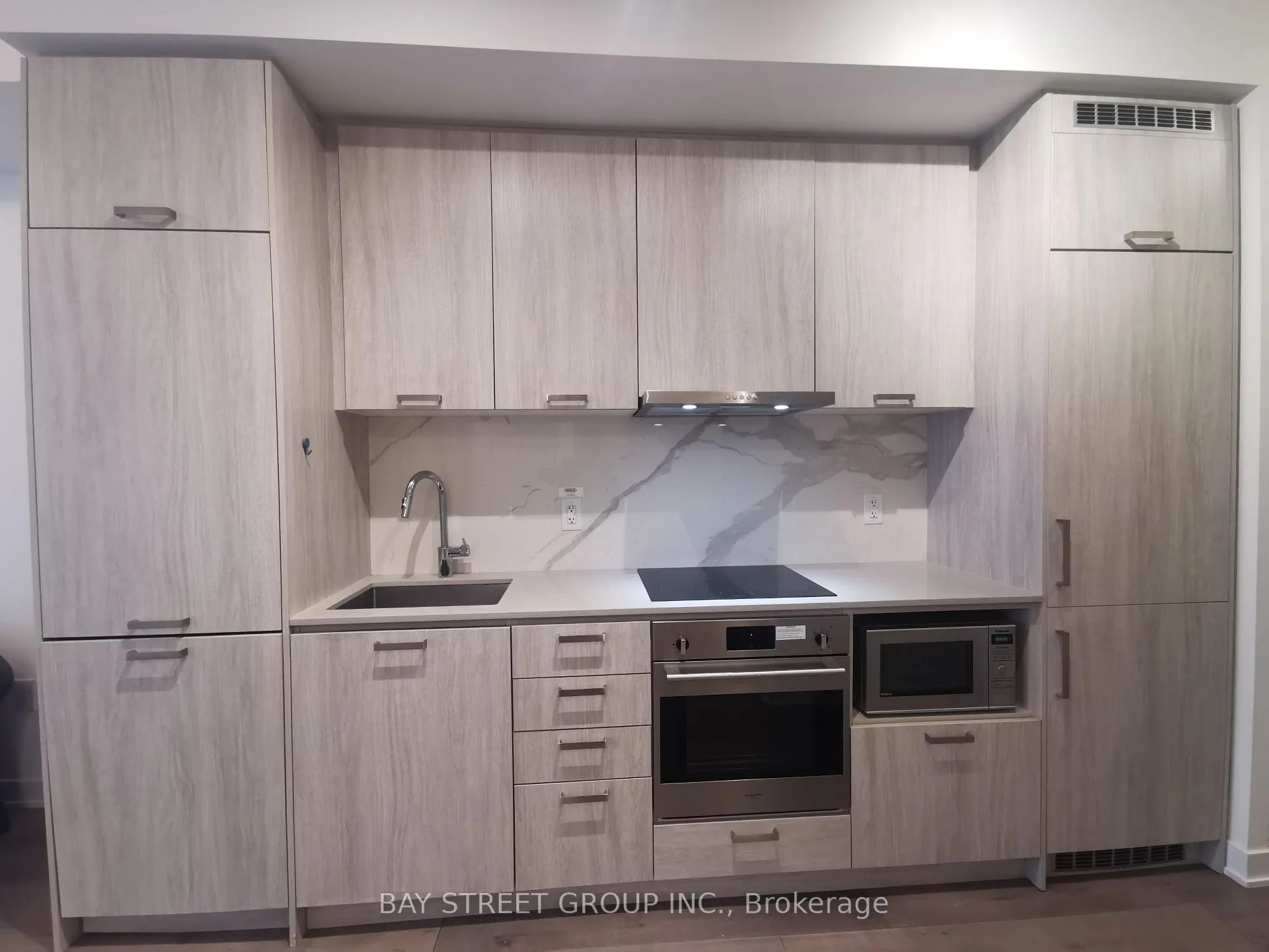 Photo 8 of Unit 701, 10 Honeycrisp Crescent, Vaughan, Vaughan Corporate Centre — HOMEH