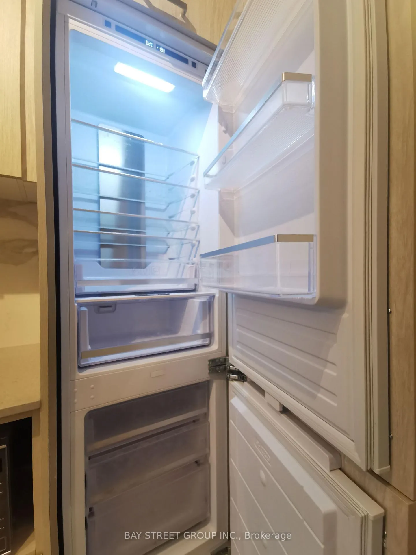 Photo 9 of Unit 701, 10 Honeycrisp Crescent, Vaughan, Vaughan Corporate Centre — HOMEH