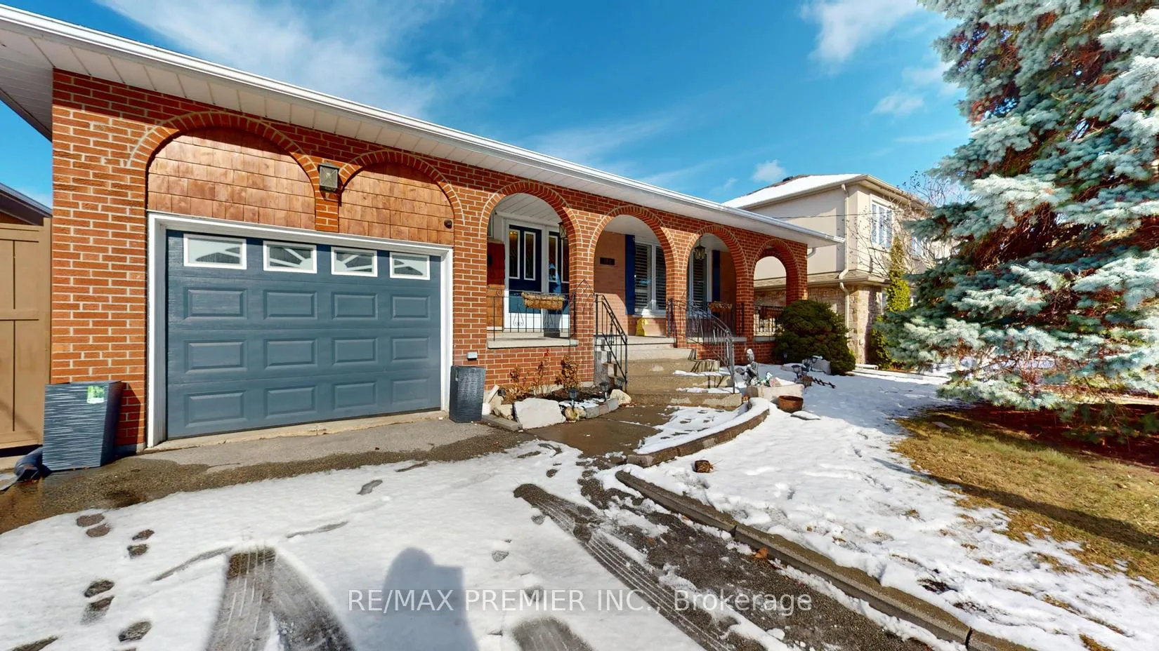 Photo 3 of 160 Verobeach Boulevard, North York, Humbermede — HOMEH