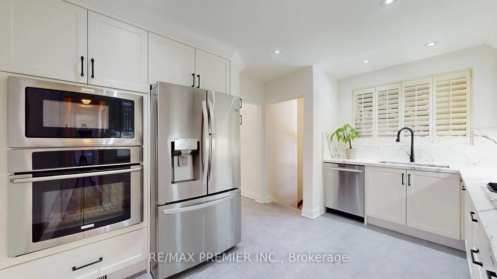Photo 7 of 160 Verobeach Boulevard, North York, Humbermede — HOMEH