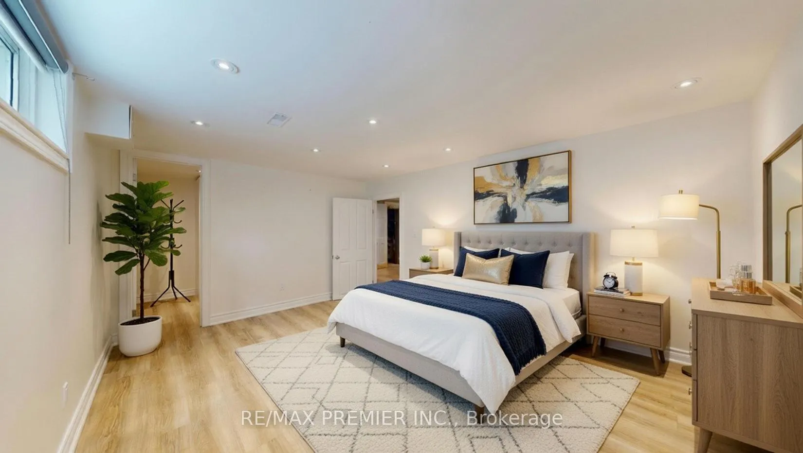 Photo 11 of 160 Verobeach Boulevard, North York, Humbermede — HOMEH
