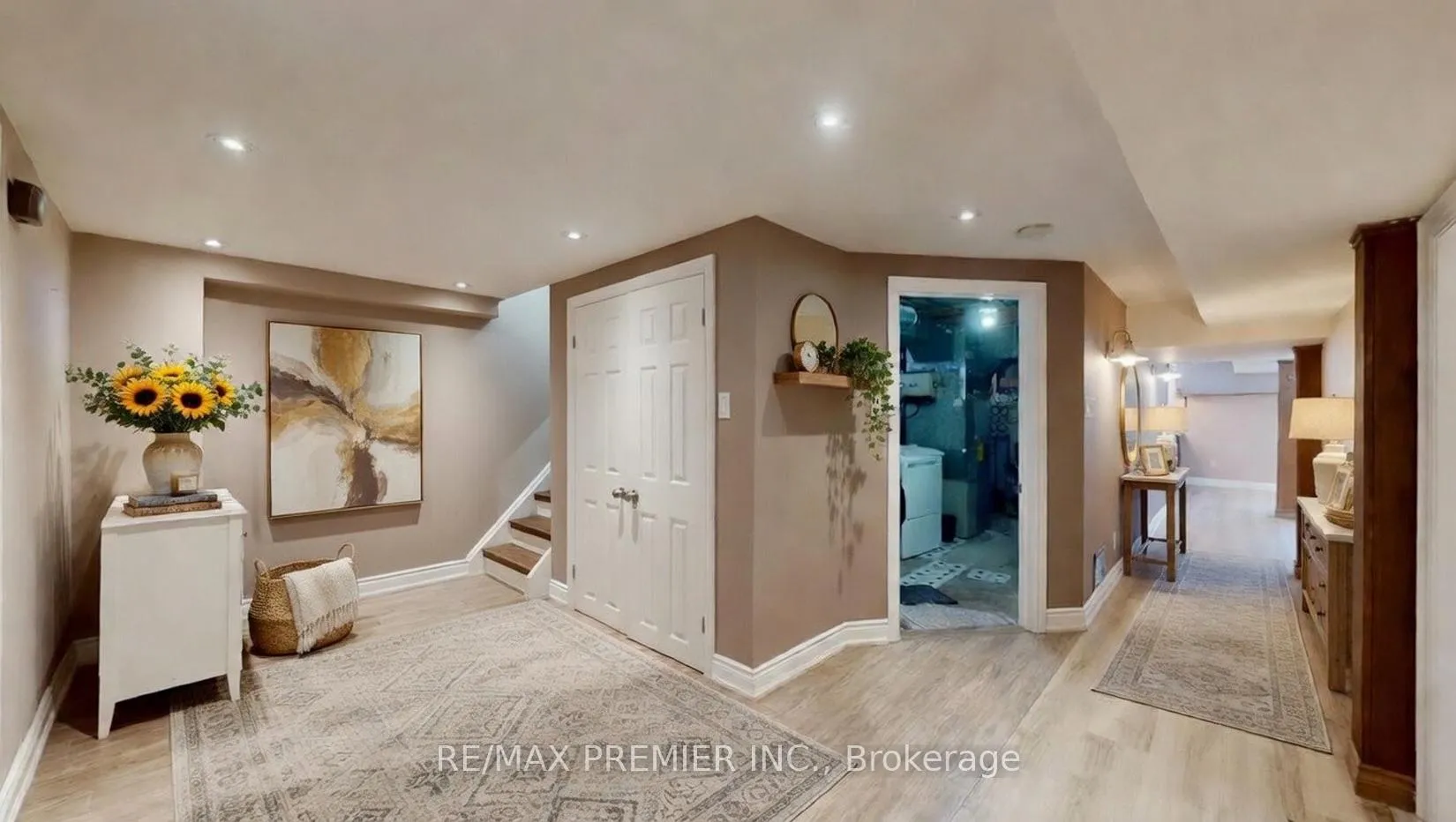 Photo 12 of 160 Verobeach Boulevard, North York, Humbermede — HOMEH