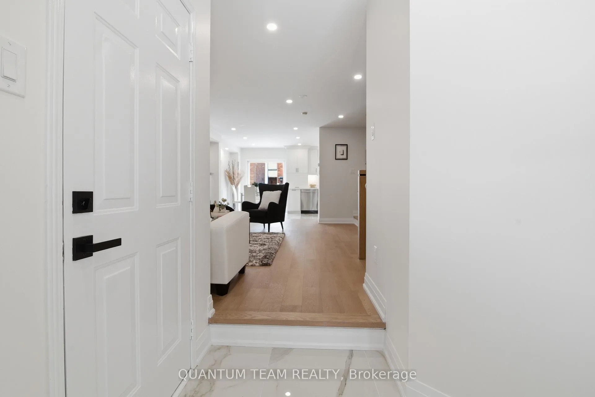 Photo 3 of 14 Arabia Gate, Brampton, Sandringham-Wellington — HOMEH