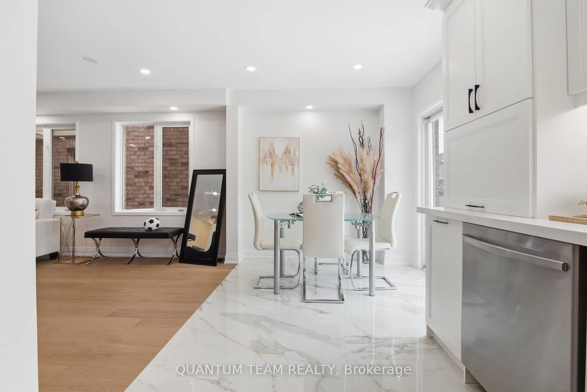 Photo 10 of 14 Arabia Gate, Brampton, Sandringham-Wellington — HOMEH