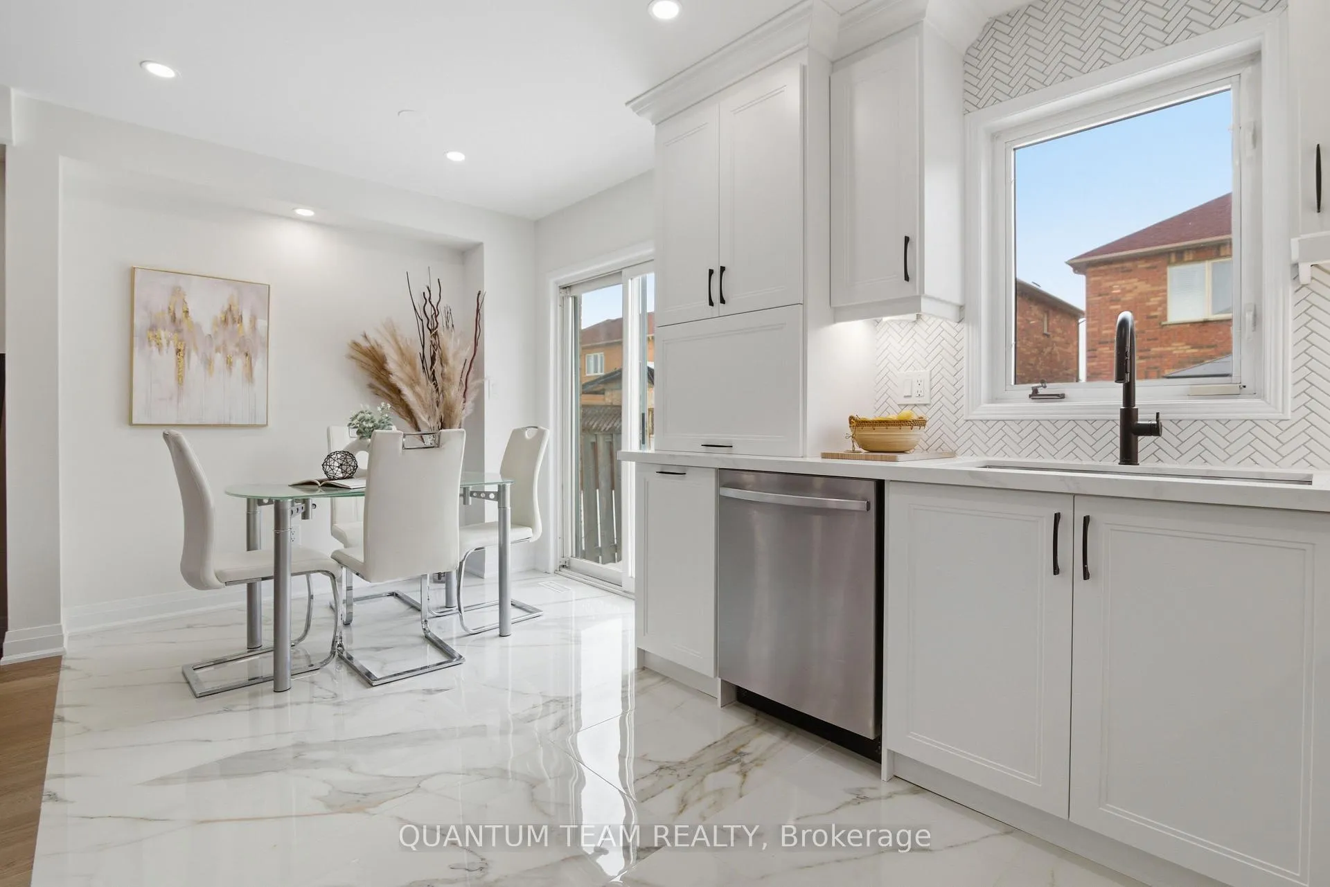 Photo 13 of 14 Arabia Gate, Brampton, Sandringham-Wellington — HOMEH