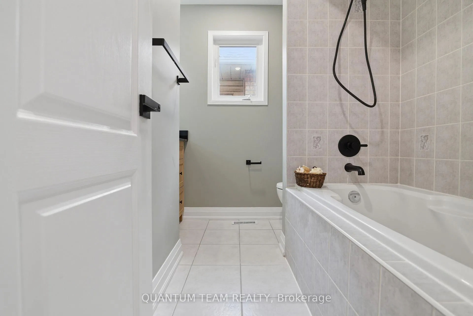 Photo 33 of 14 Arabia Gate, Brampton, Sandringham-Wellington — HOMEH