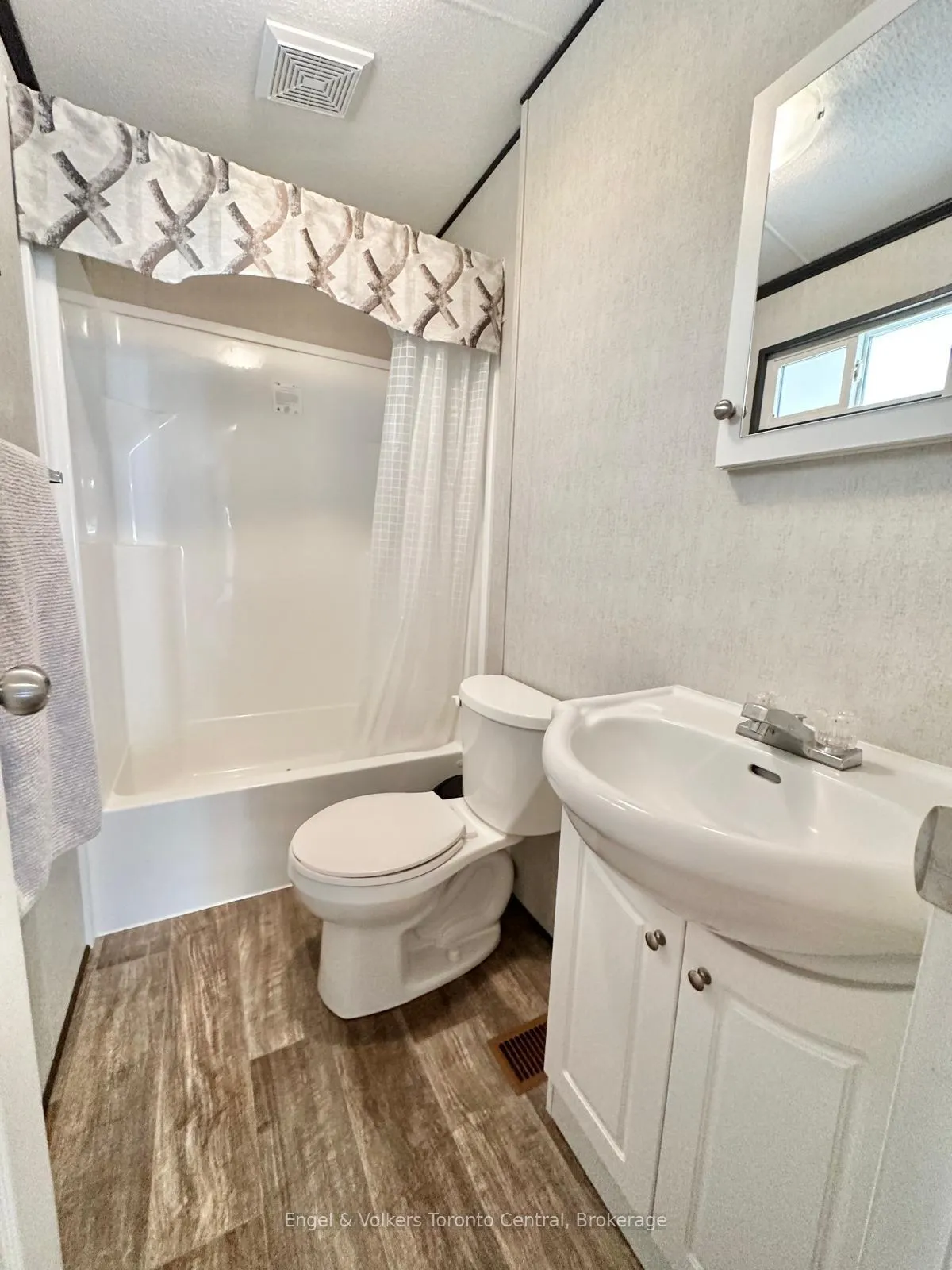 Photo 27 of Unit B8, 7489 Sideroad 5 E, Wellington North, Rural Wellington North — HOMEH