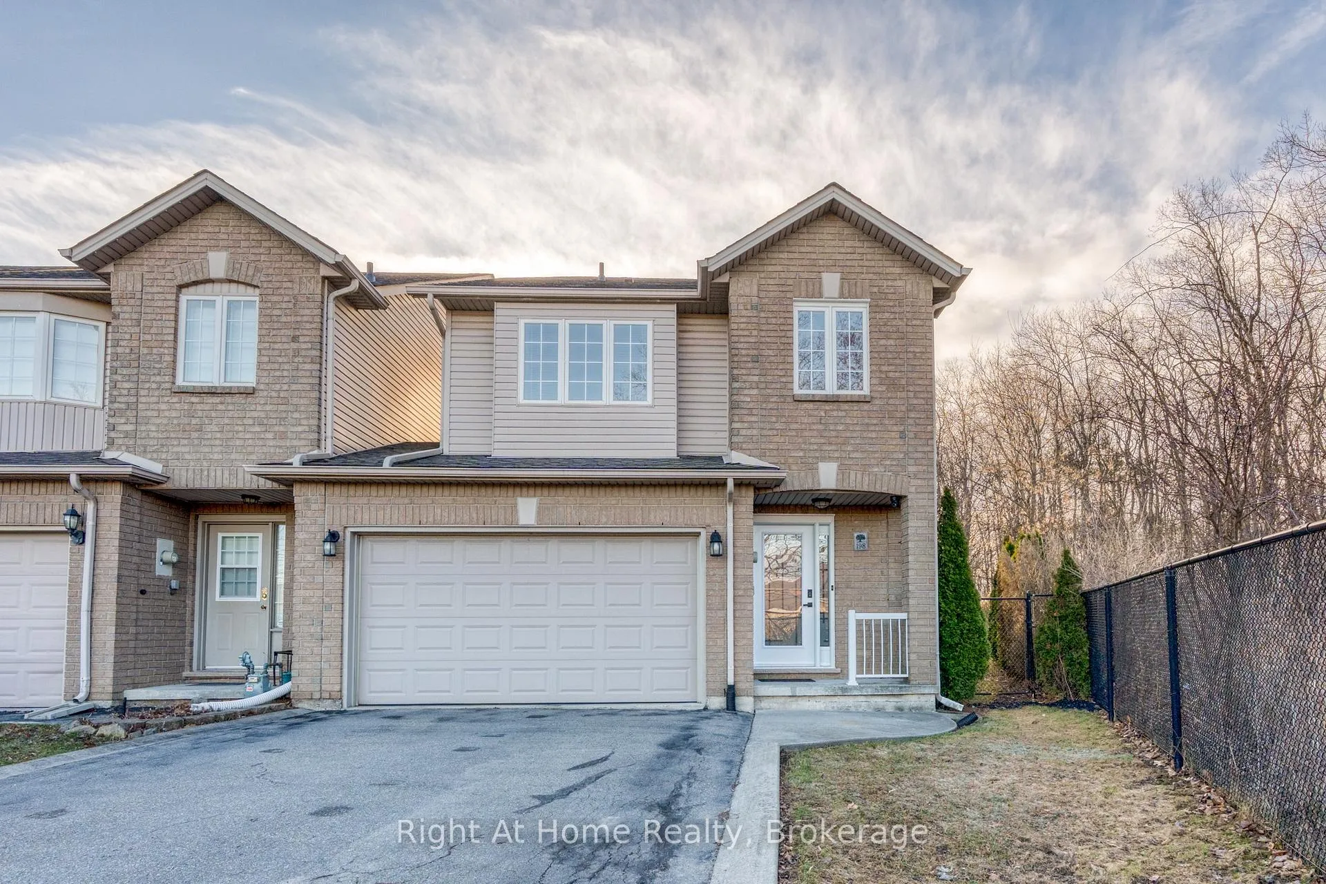 Photo 1 of 198 Gatestone Drive, Hamilton, Stoney Creek Mountain — HOMEH