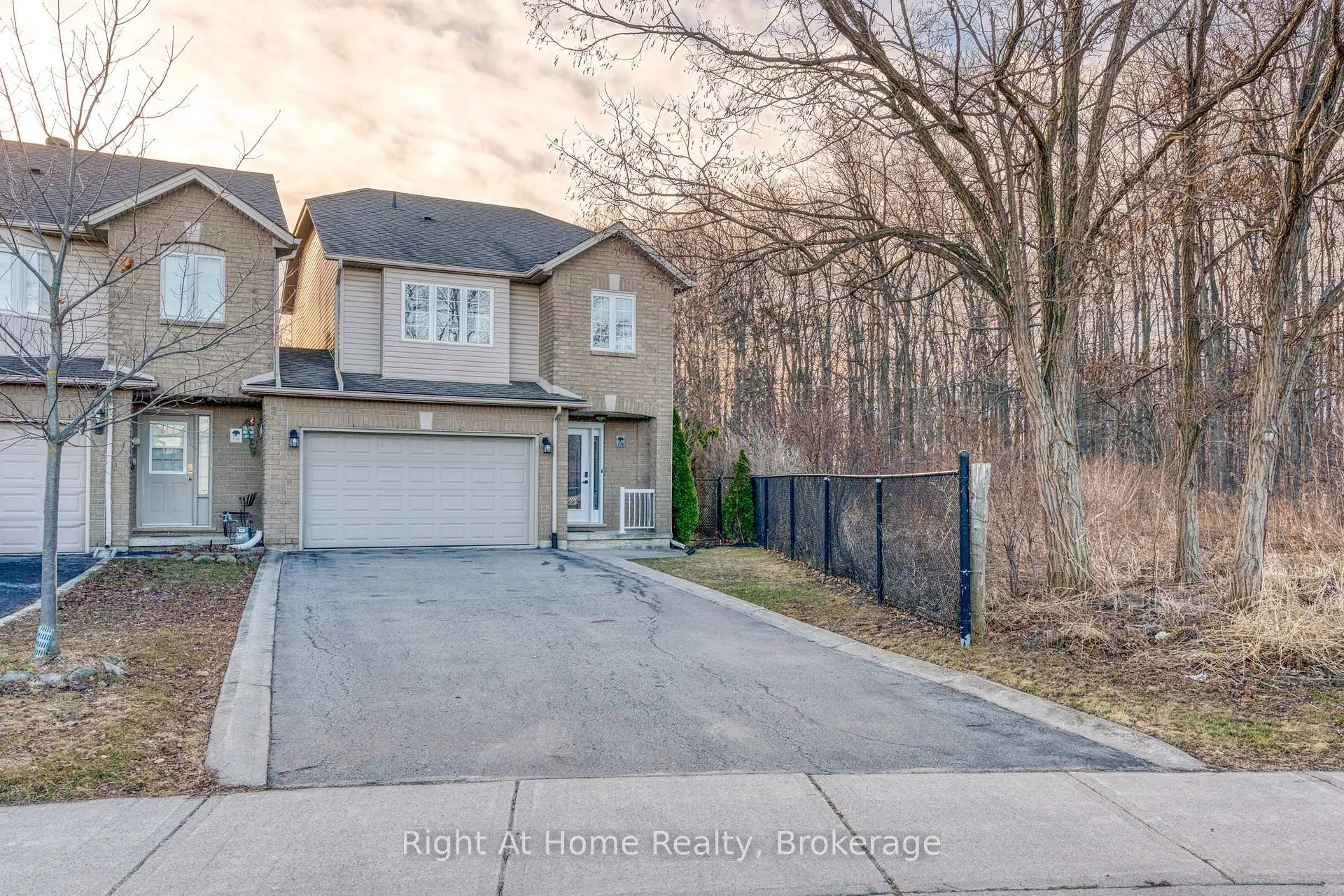Photo 2 of 198 Gatestone Drive, Hamilton, Stoney Creek Mountain — HOMEH