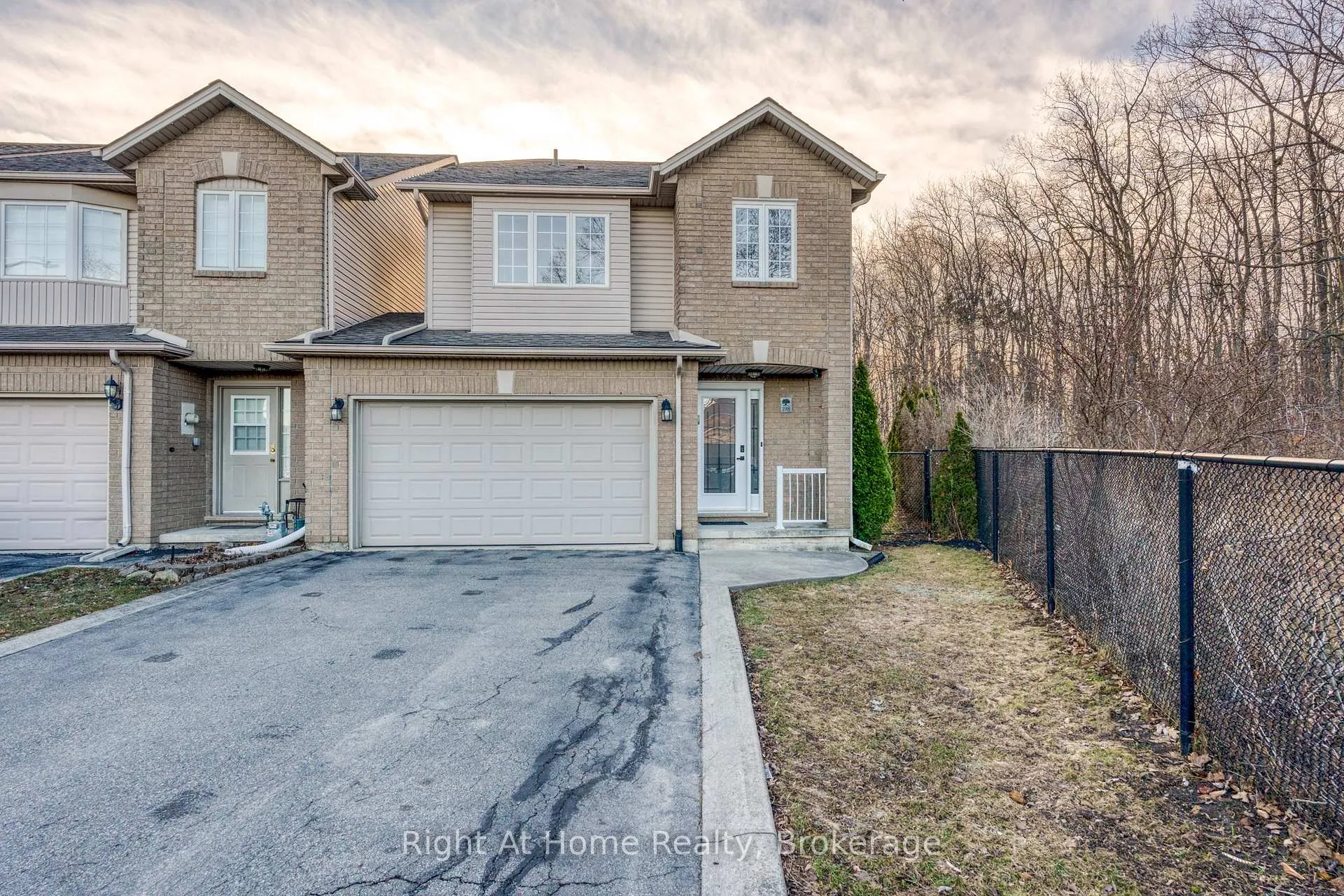 Photo 3 of 198 Gatestone Drive, Hamilton, Stoney Creek Mountain — HOMEH