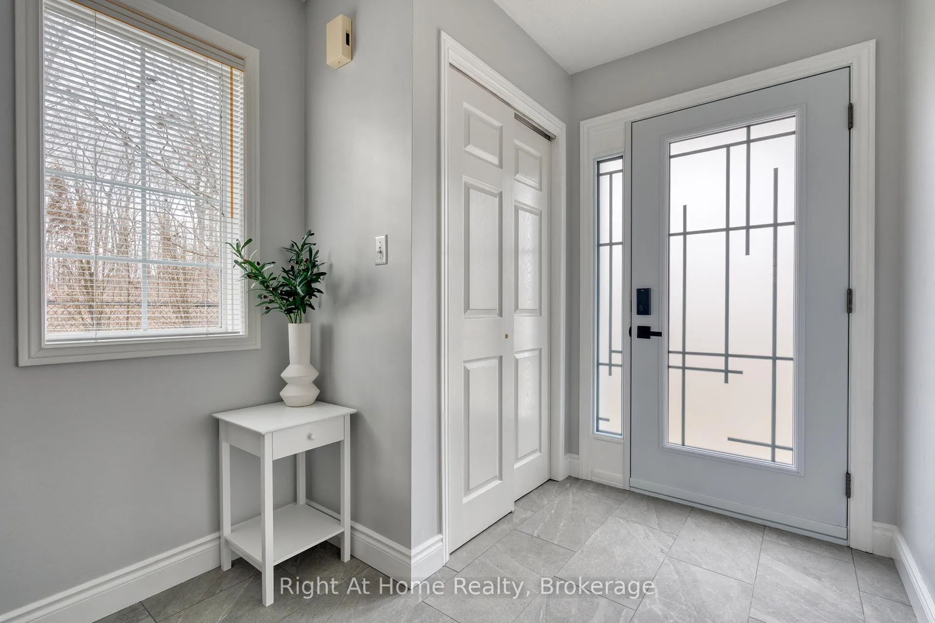 Photo 4 of 198 Gatestone Drive, Hamilton, Stoney Creek Mountain — HOMEH
