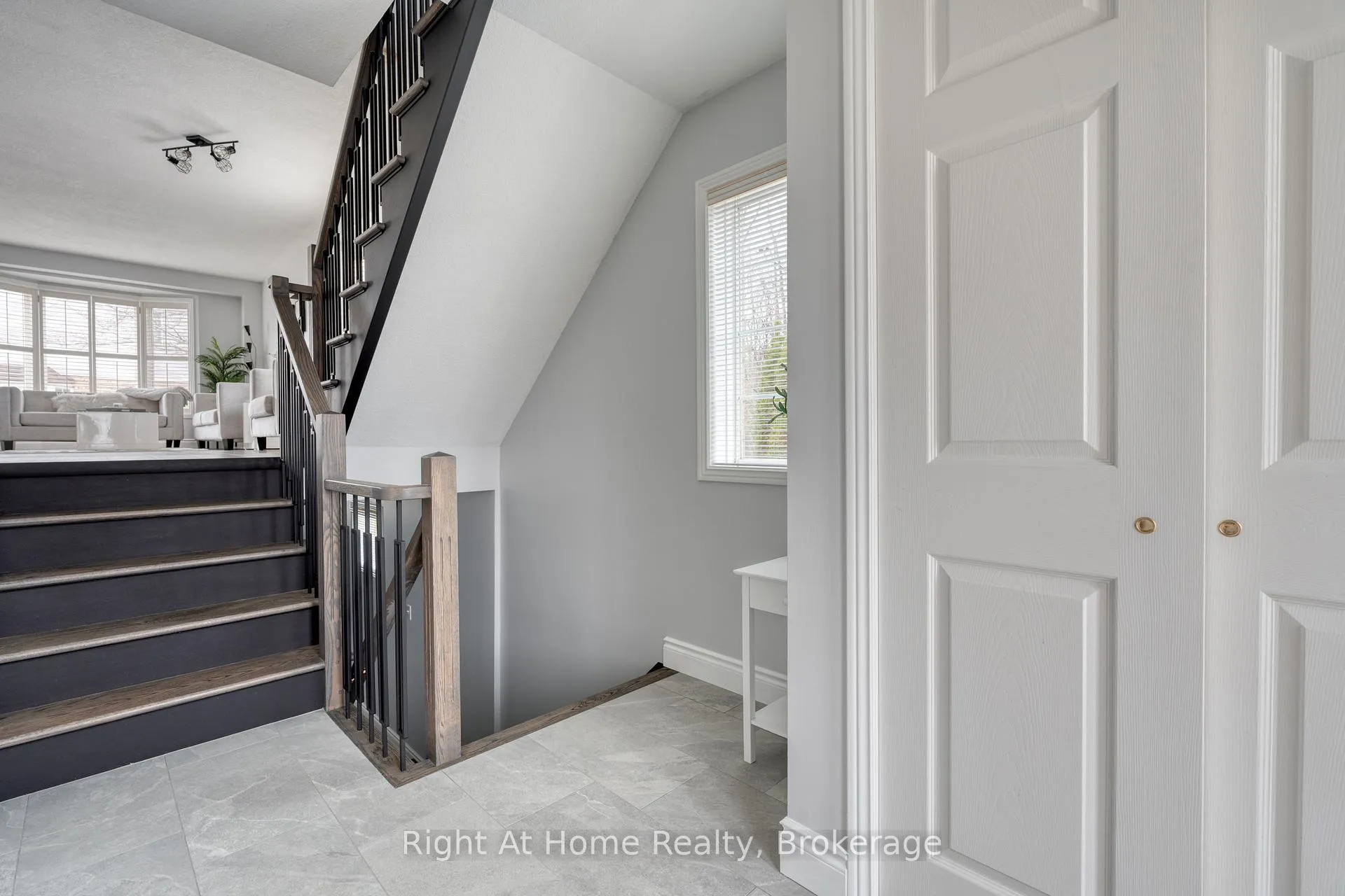 Photo 6 of 198 Gatestone Drive, Hamilton, Stoney Creek Mountain — HOMEH