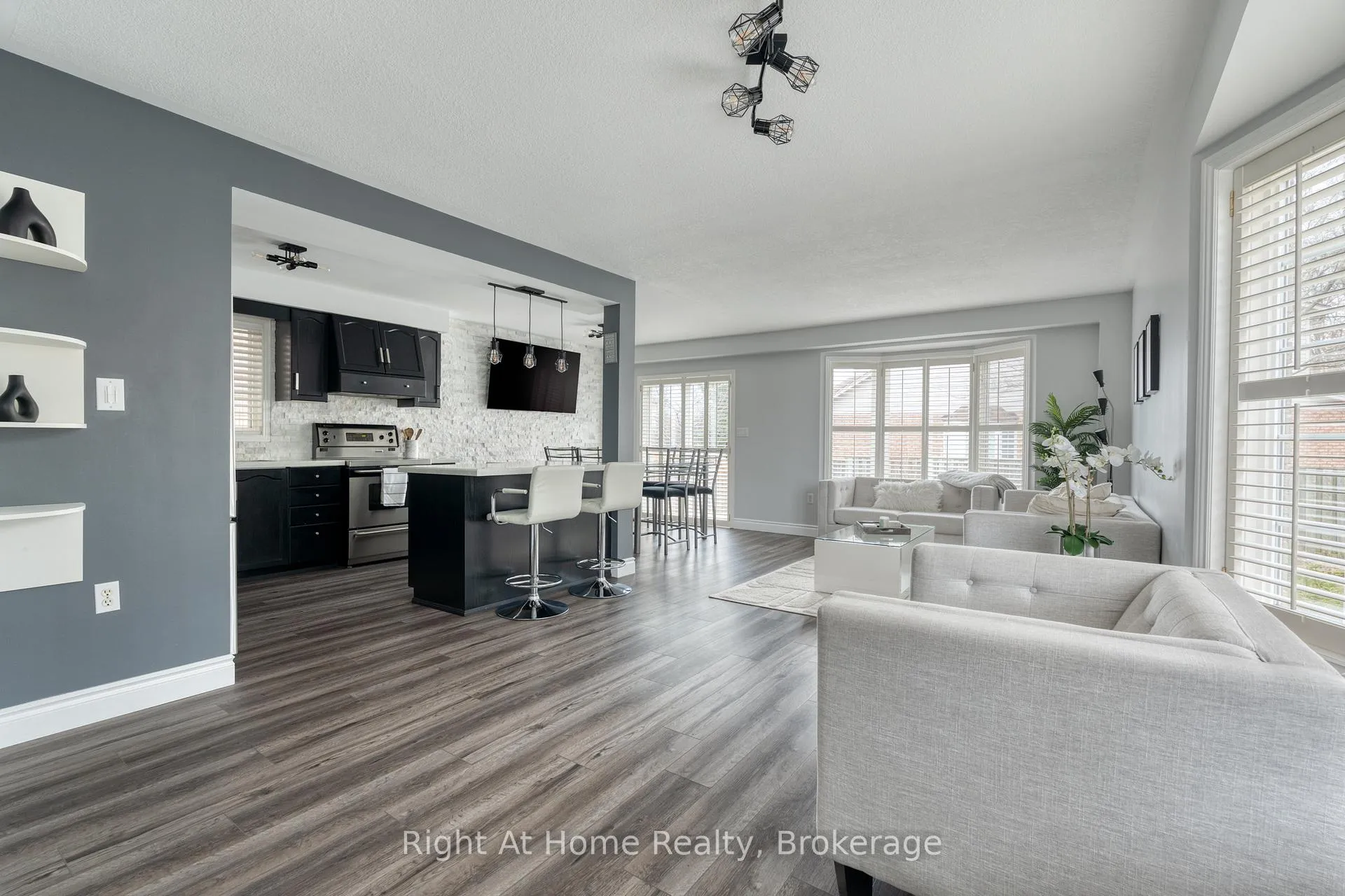 Photo 7 of 198 Gatestone Drive, Hamilton, Stoney Creek Mountain — HOMEH