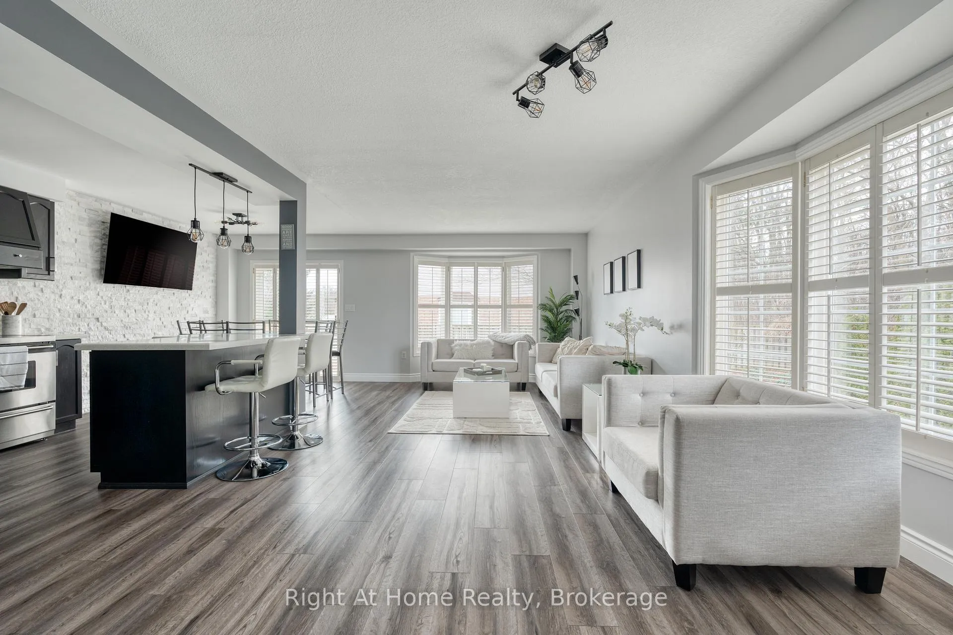 Photo 8 of 198 Gatestone Drive, Hamilton, Stoney Creek Mountain — HOMEH