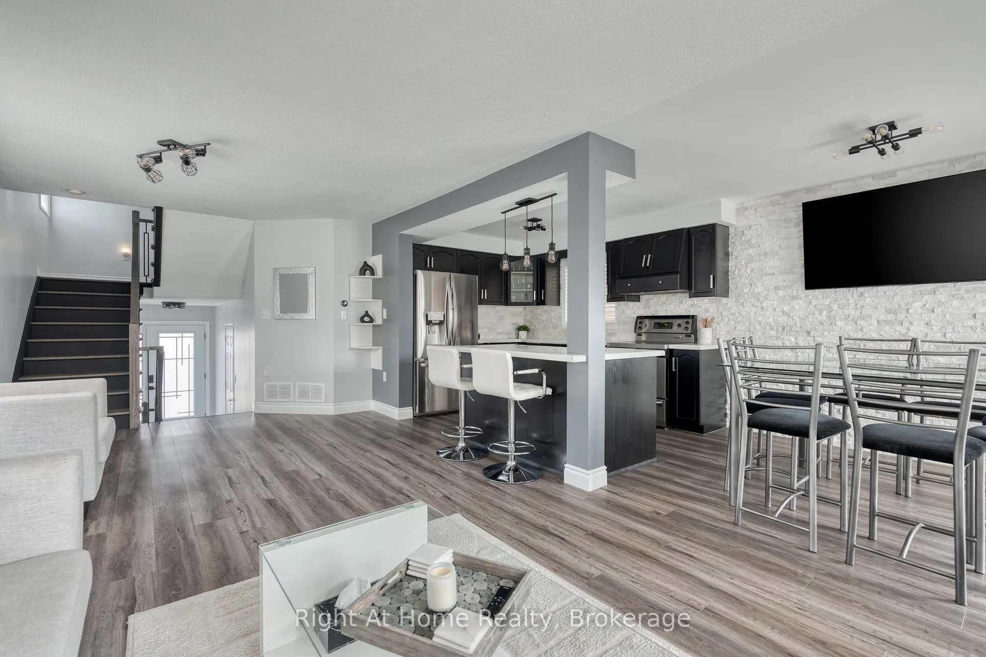 Photo 11 of 198 Gatestone Drive, Hamilton, Stoney Creek Mountain — HOMEH