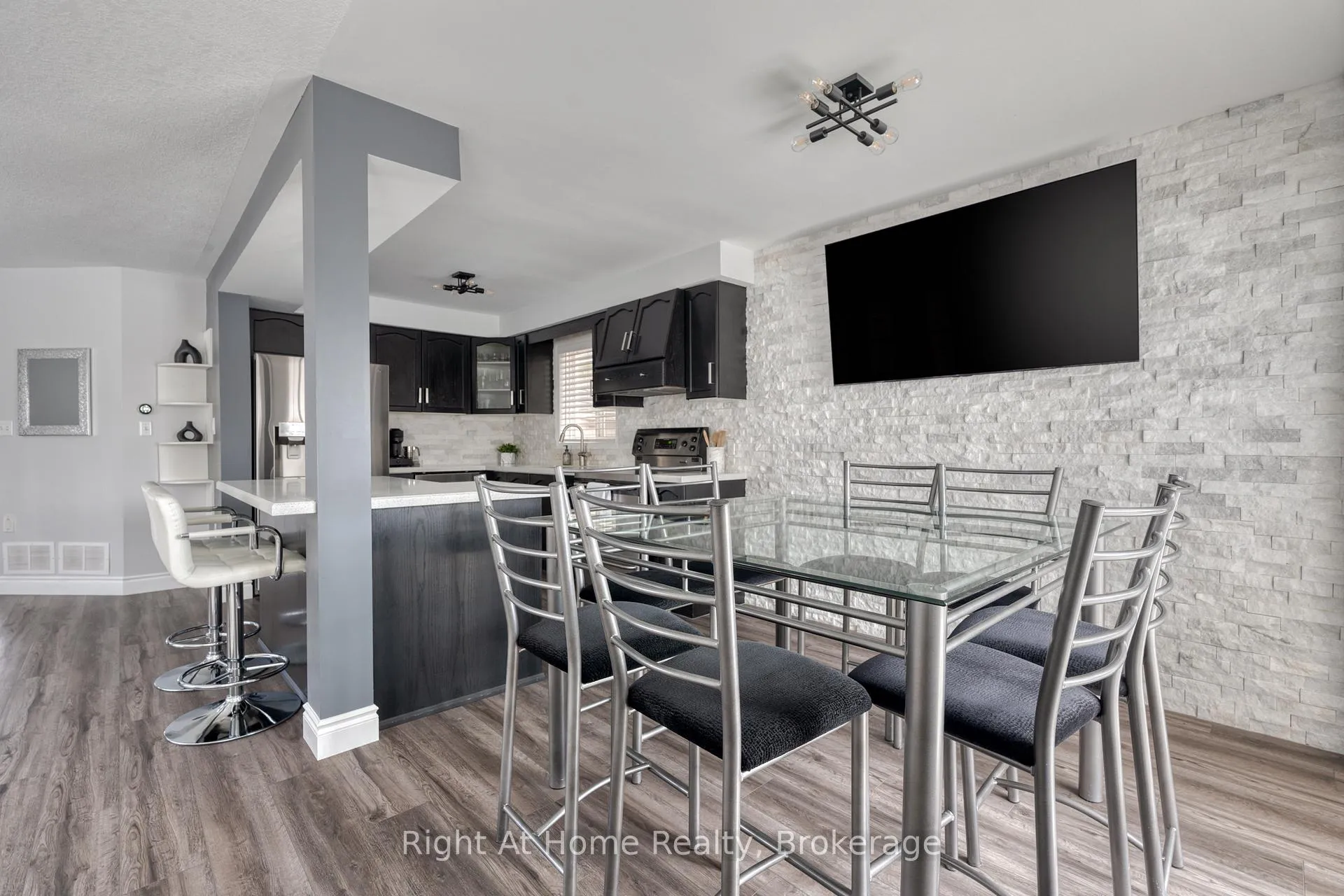 Photo 16 of 198 Gatestone Drive, Hamilton, Stoney Creek Mountain — HOMEH