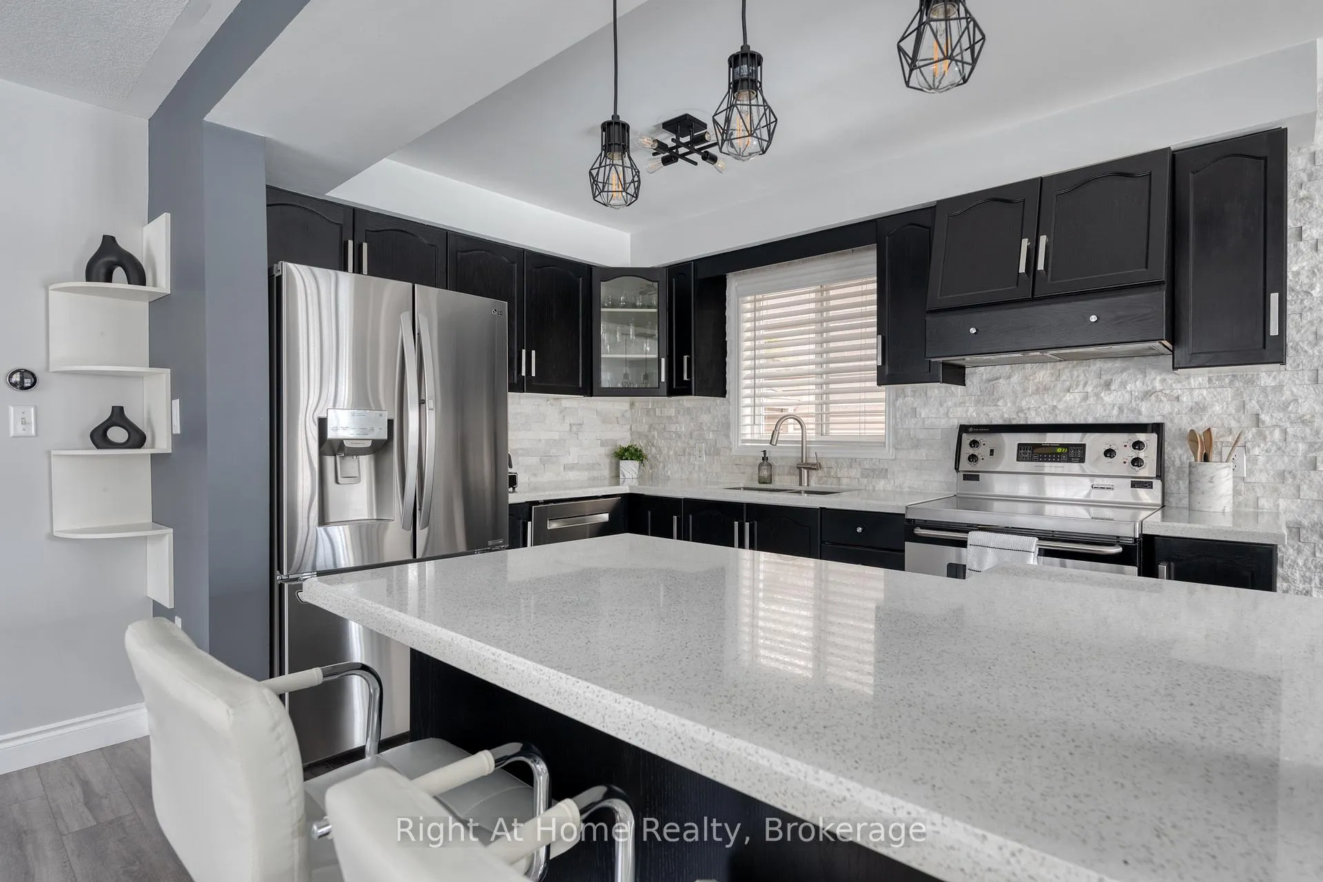 Photo 20 of 198 Gatestone Drive, Hamilton, Stoney Creek Mountain — HOMEH