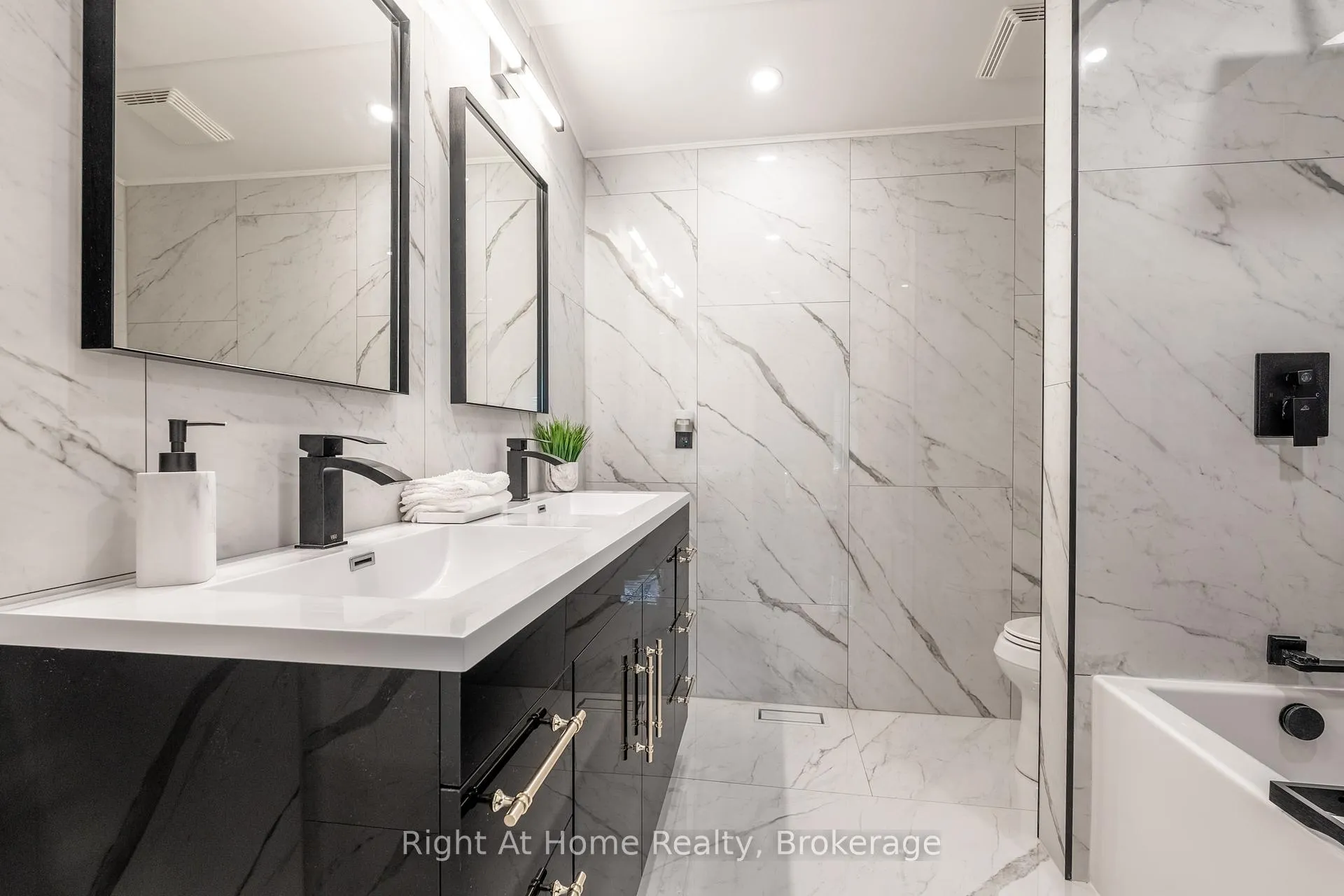 Photo 31 of 198 Gatestone Drive, Hamilton, Stoney Creek Mountain — HOMEH