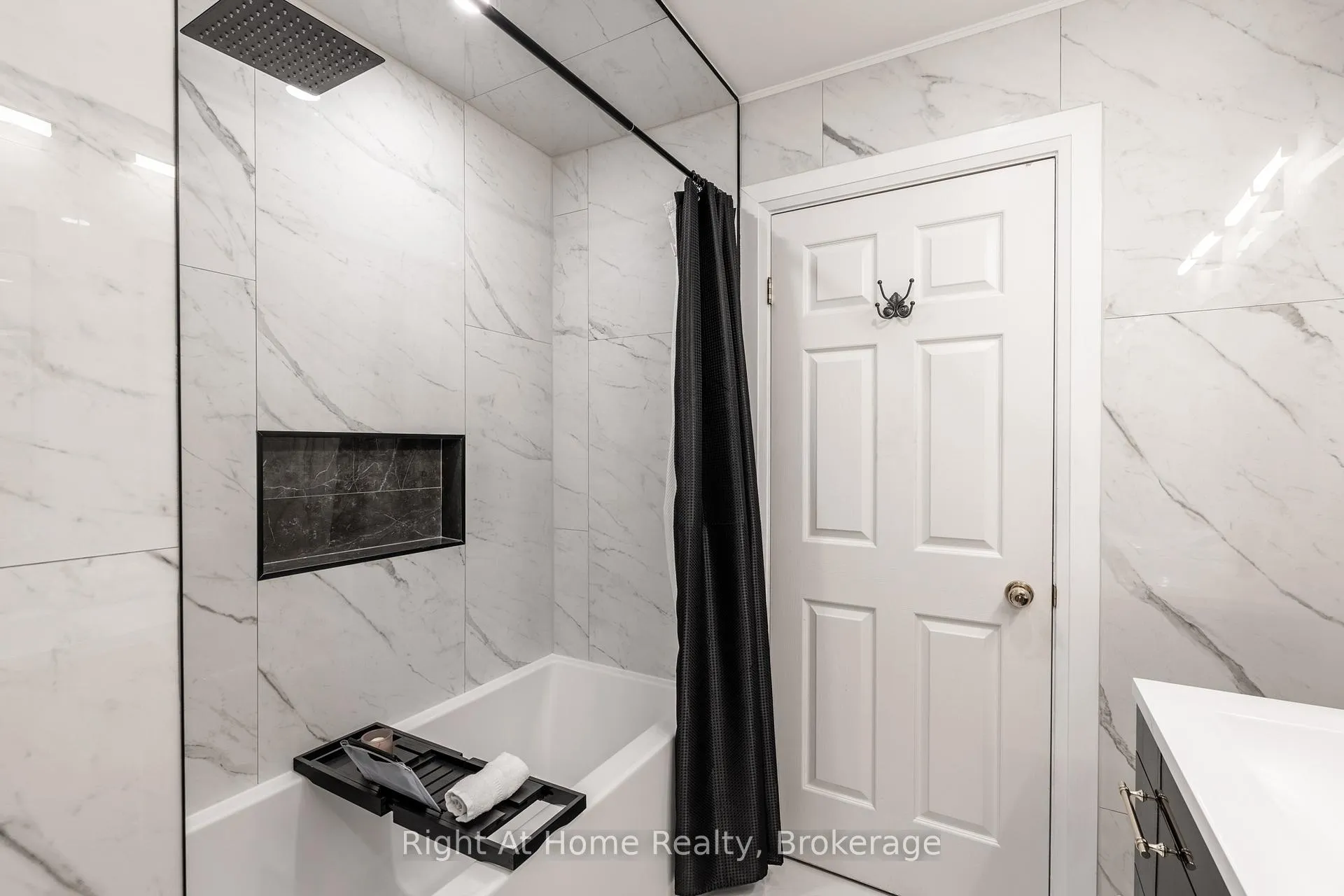 Photo 32 of 198 Gatestone Drive, Hamilton, Stoney Creek Mountain — HOMEH