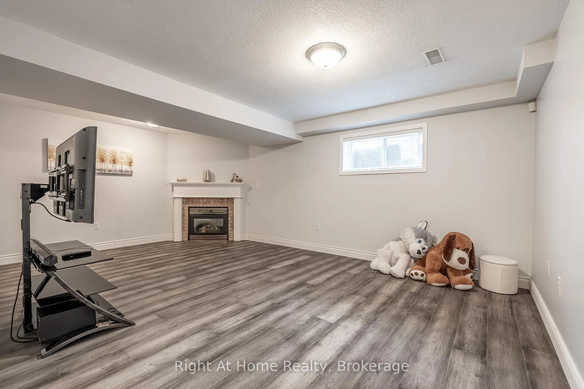 Photo 36 of 198 Gatestone Drive, Hamilton, Stoney Creek Mountain — HOMEH