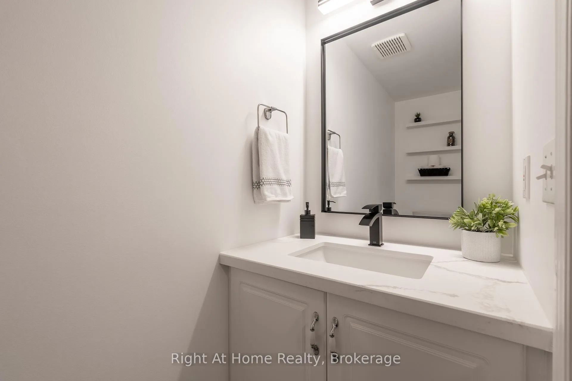 Photo 39 of 198 Gatestone Drive, Hamilton, Stoney Creek Mountain — HOMEH